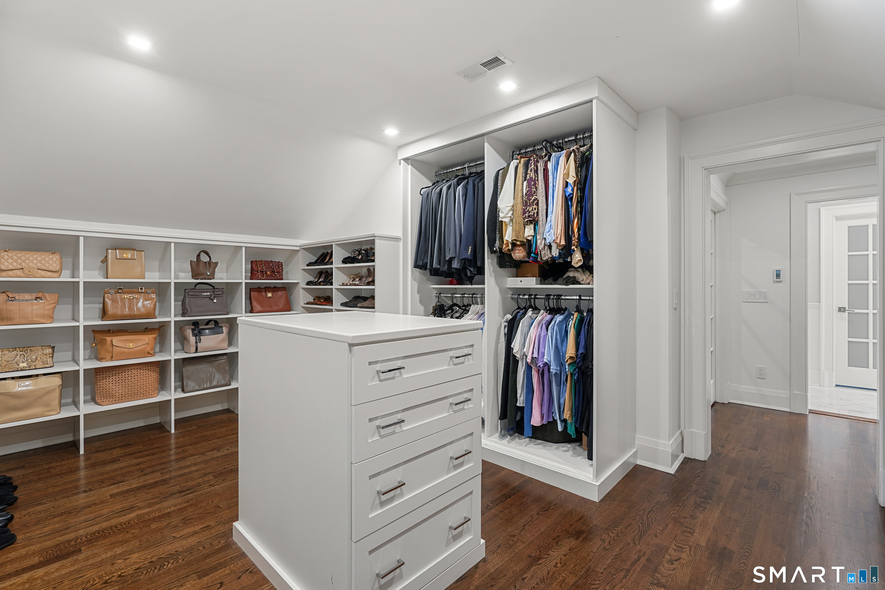 Photo 16 of 10 Wyckham Hill Lane, Greenwich, CT