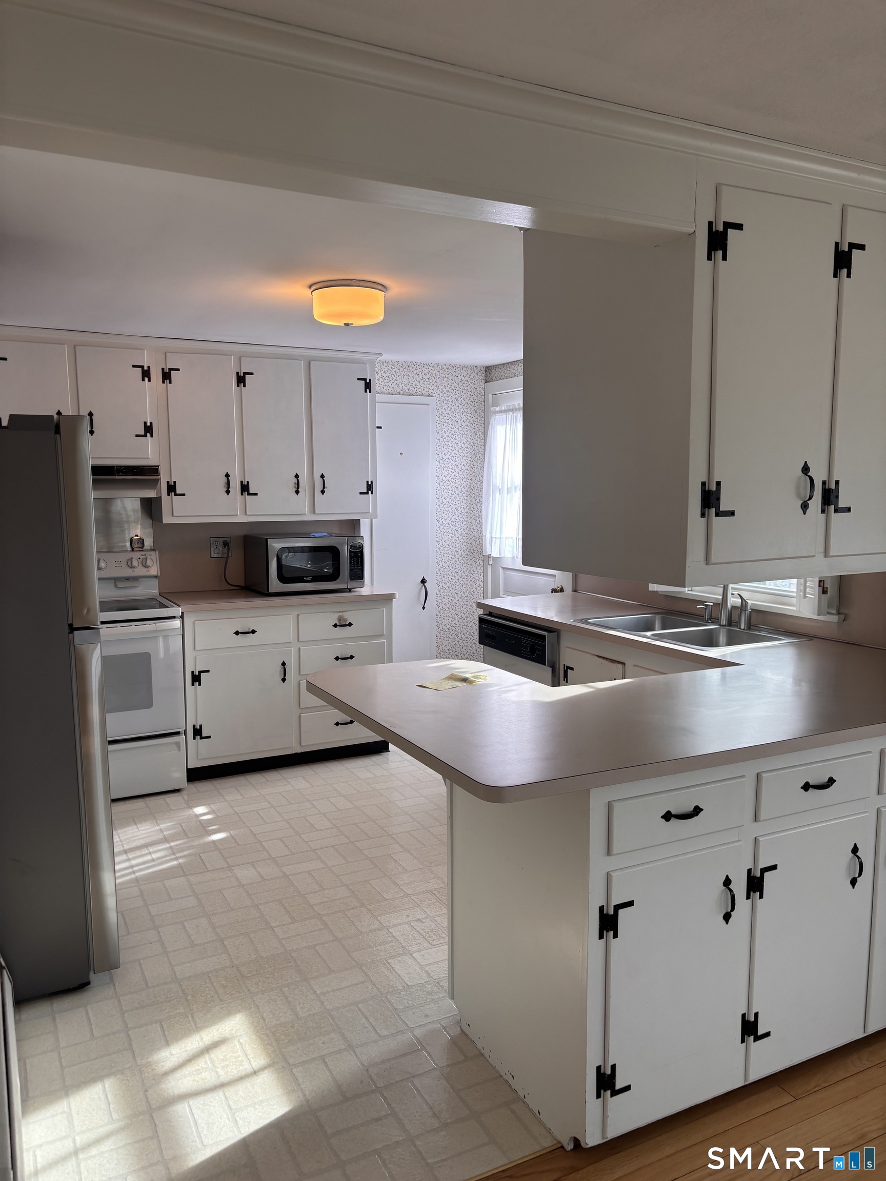 Photo 5 of 28 Bayberry Lane, Groton, CT