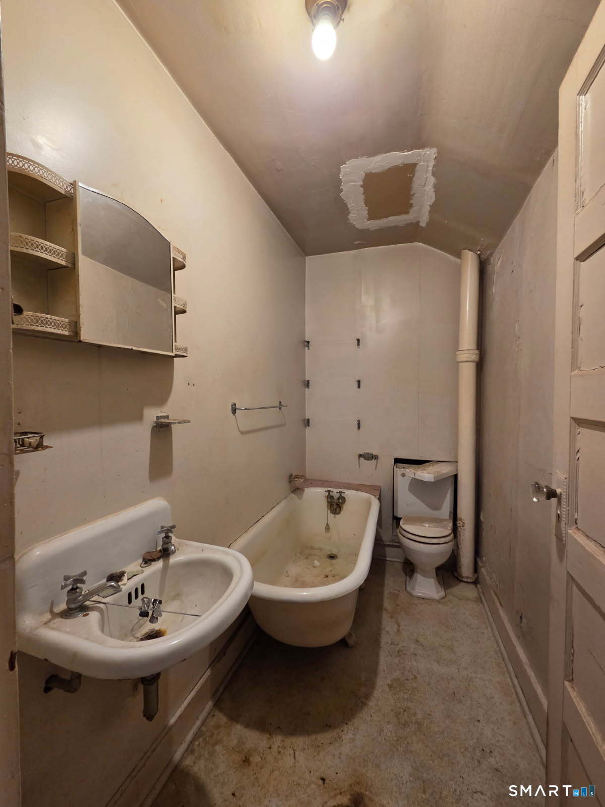 Photo 10 of 128 Portsea Street, New Haven, CT