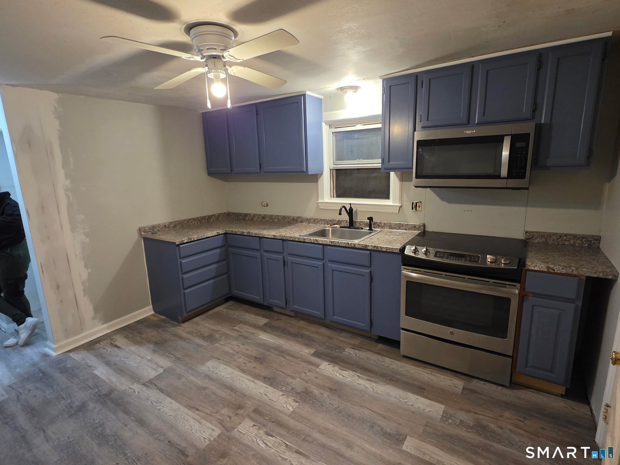 Photo 25 of 574 Quaker Lane, West Hartford, CT