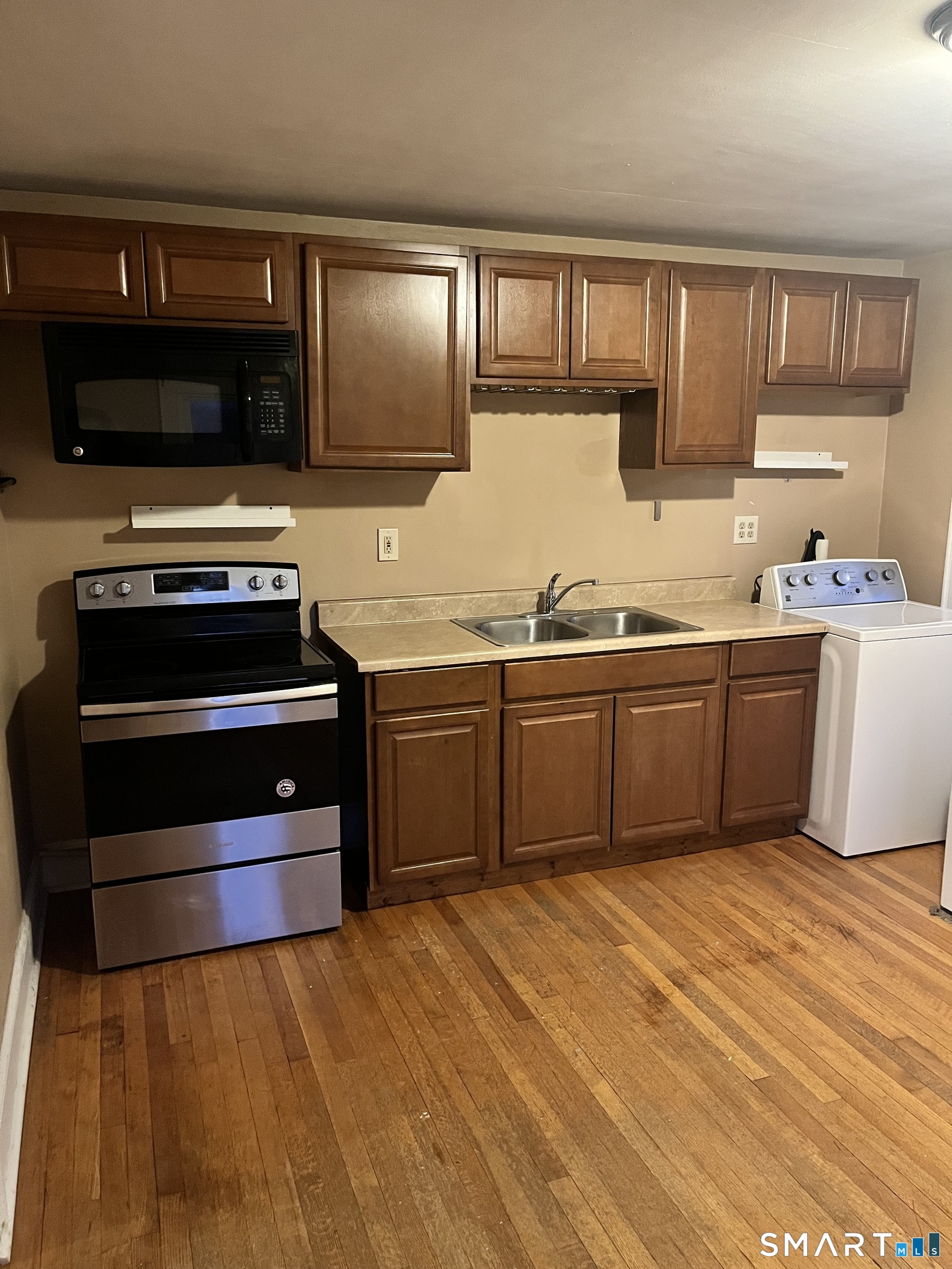 Photo 7 of 35 Woodruff Street, Southington, CT