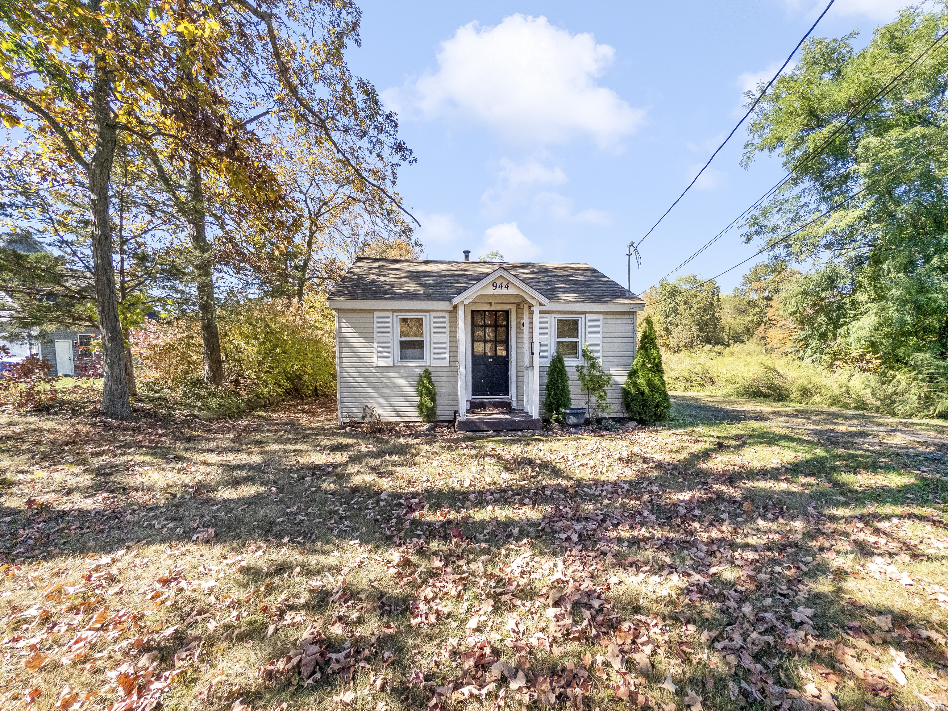 Photo 9 of 944 Totoket Road, North Branford, CT