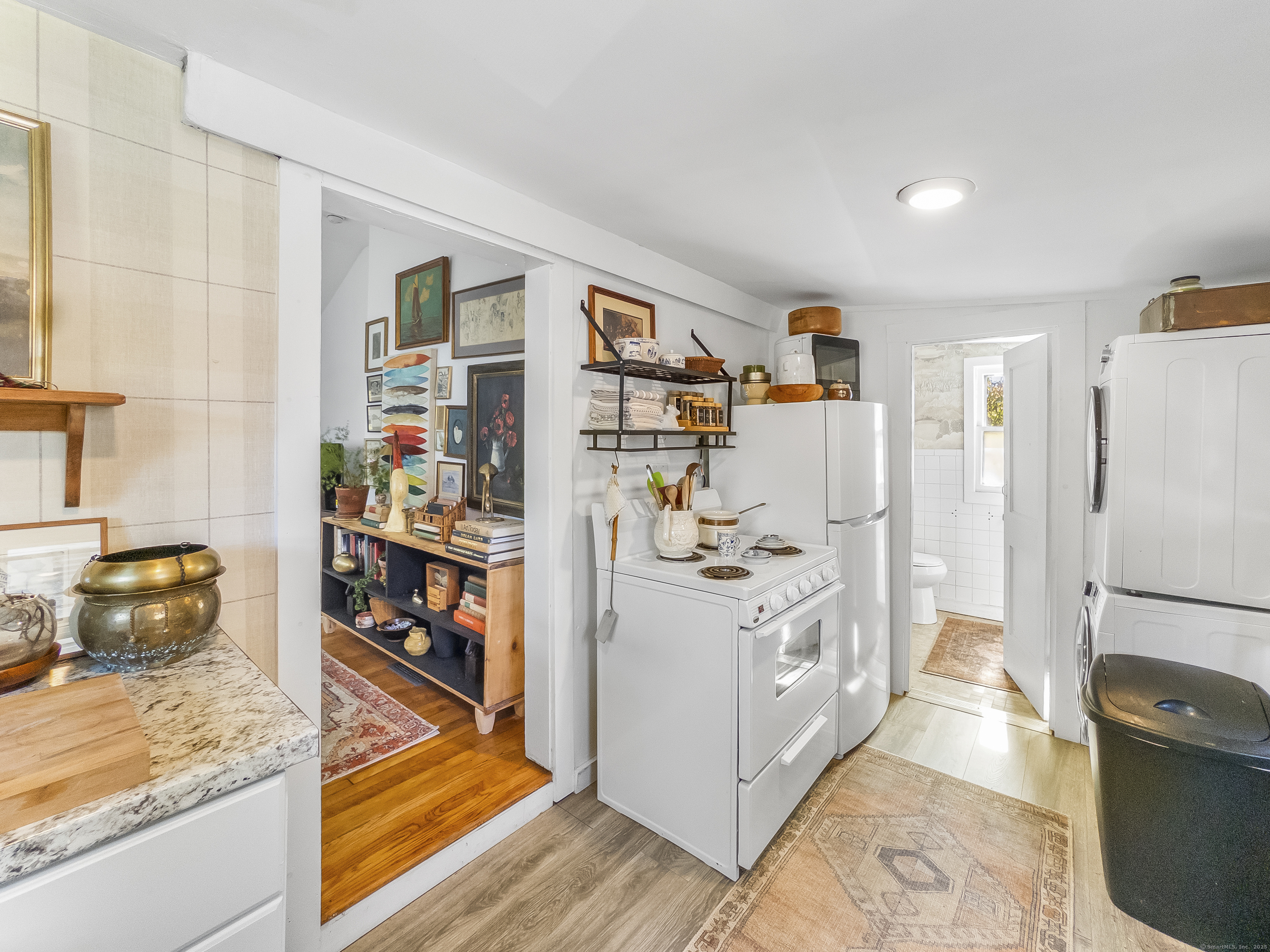 Photo 5 of 944 Totoket Road, North Branford, CT