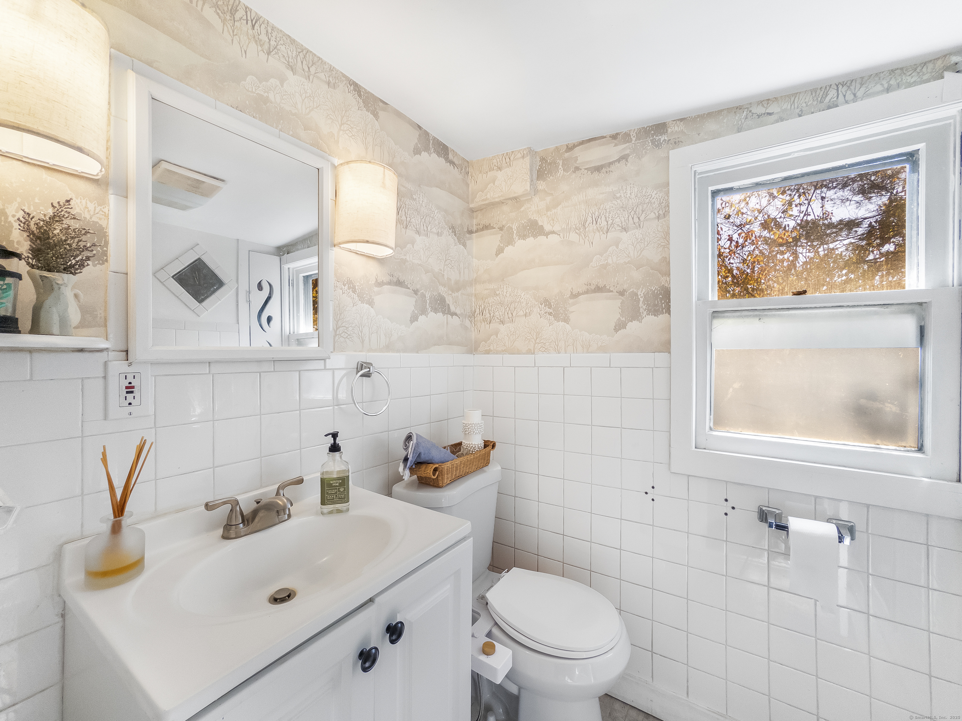 Photo 13 of 944 Totoket Road, North Branford, CT