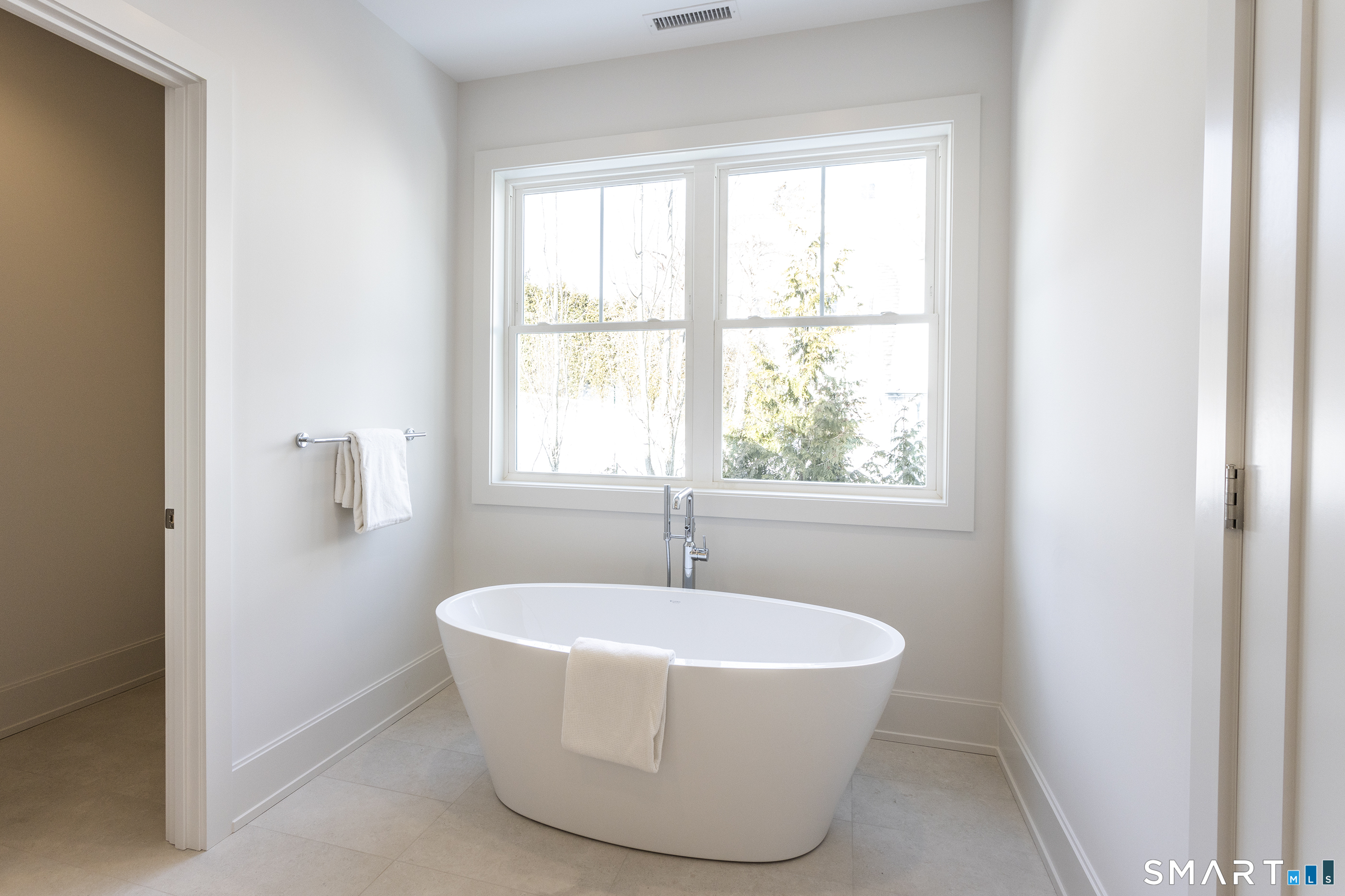 Photo 17 of 10 Wakenor Road, Westport, CT