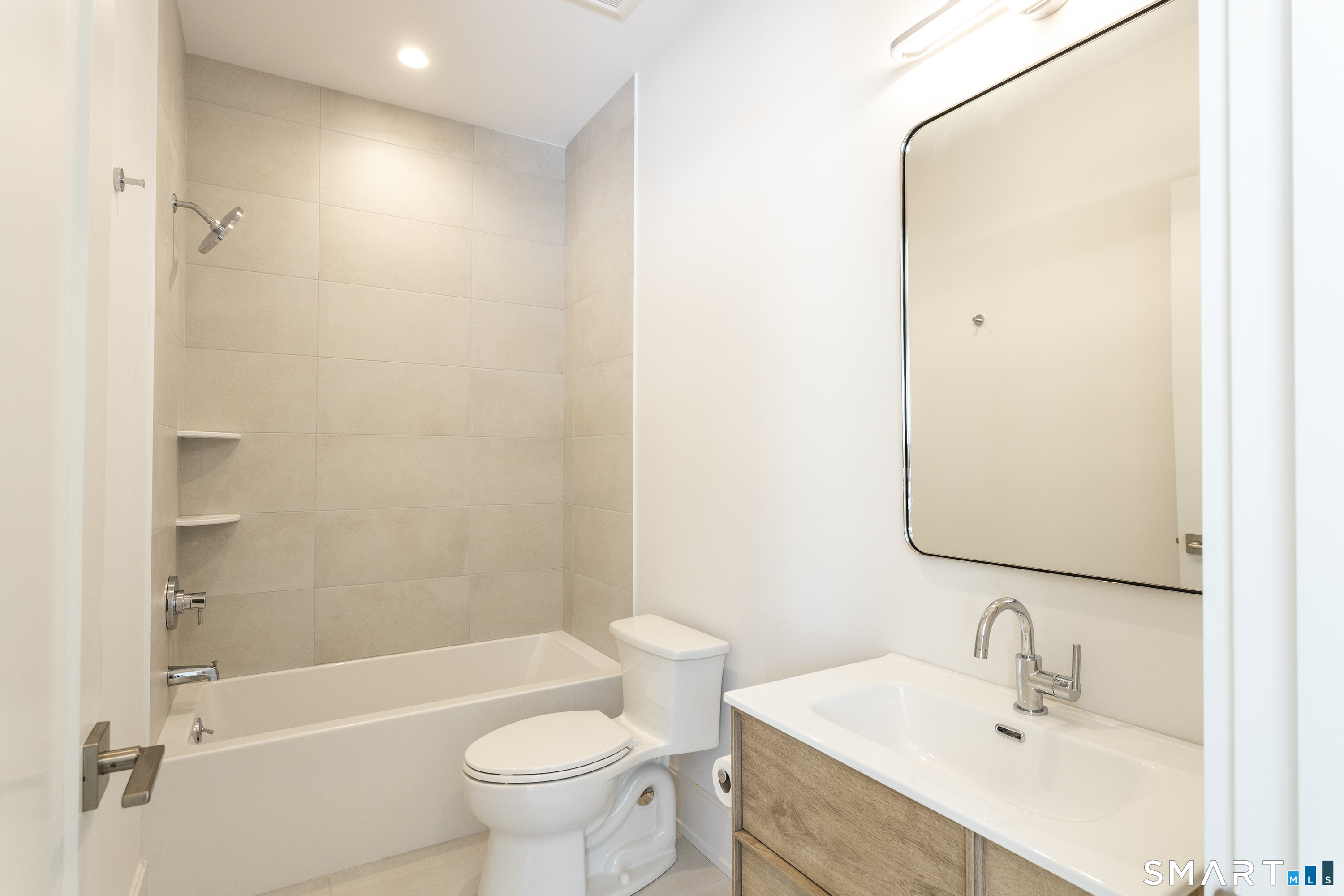 Photo 23 of 10 Wakenor Road, Westport, CT