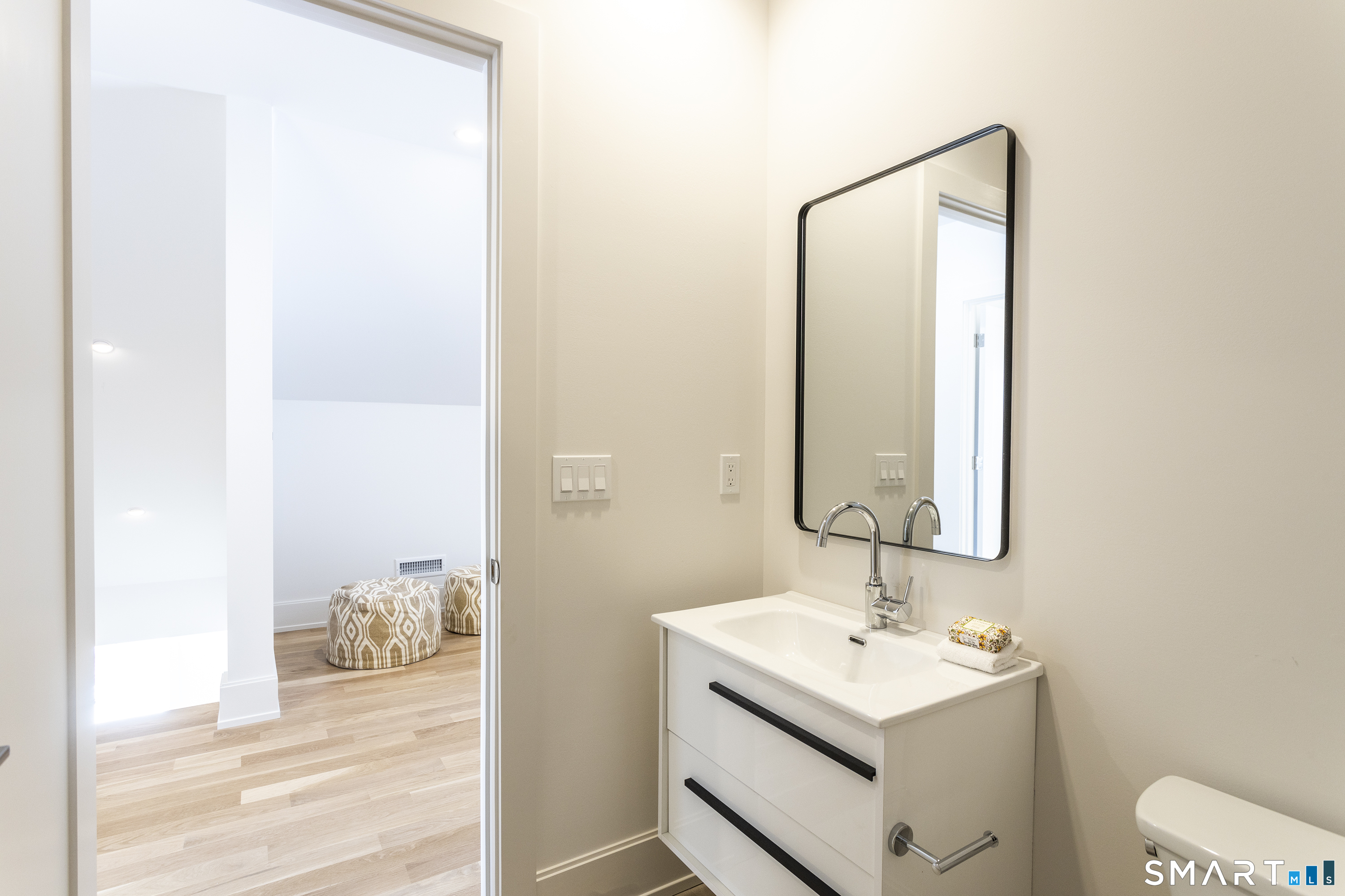 Photo 26 of 10 Wakenor Road, Westport, CT