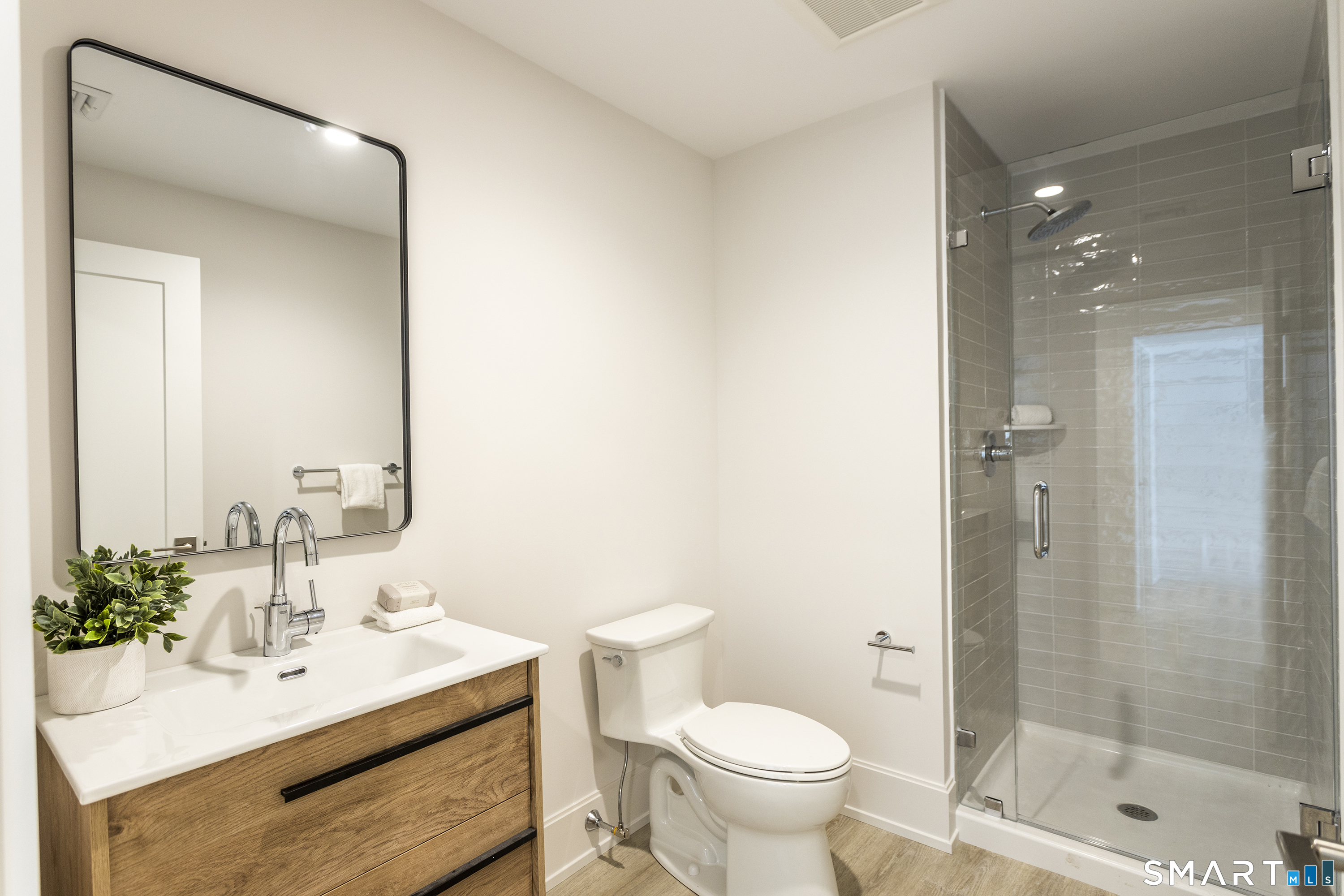 Photo 30 of 10 Wakenor Road, Westport, CT