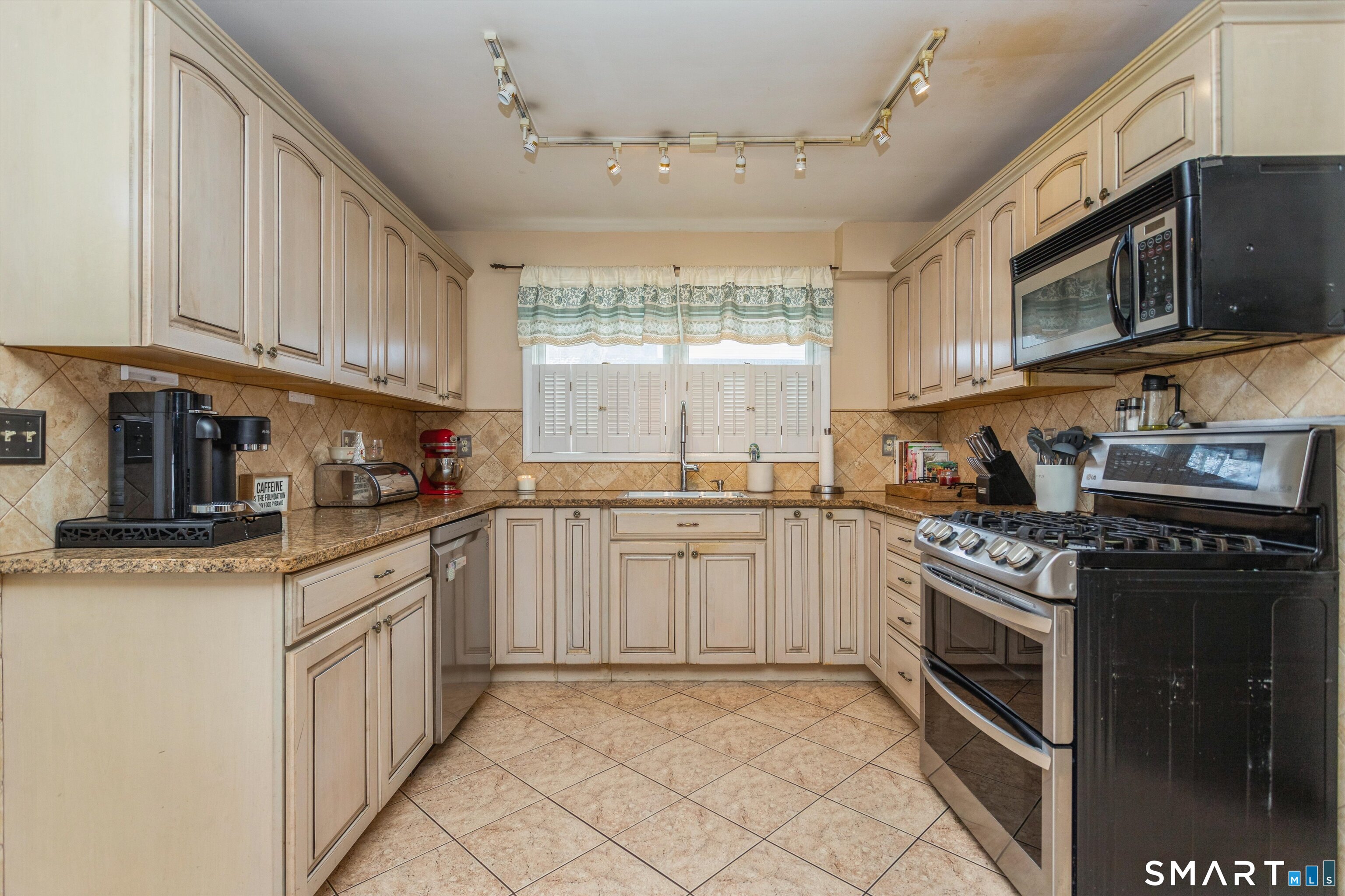 Photo 4 of 59 Woodway Road, Stamford, CT