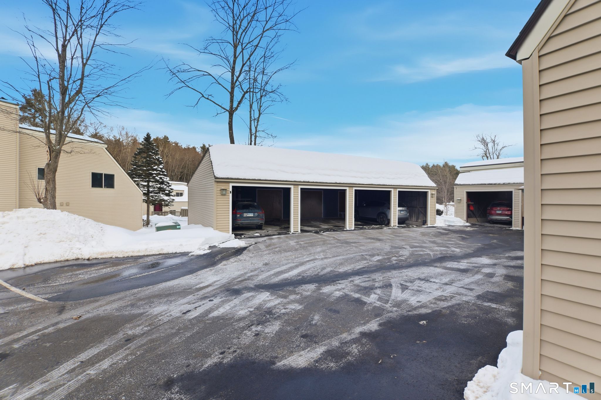 Photo 5 of 8 Carriage Drive, Simsbury, CT