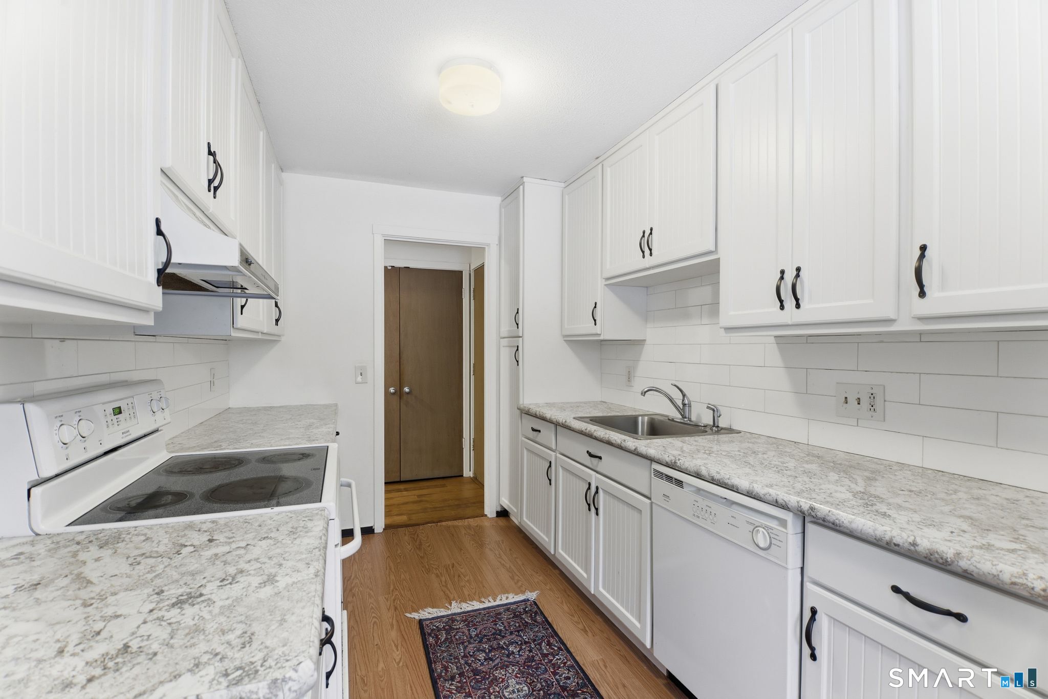 Photo 4 of 8 Carriage Drive, Simsbury, CT