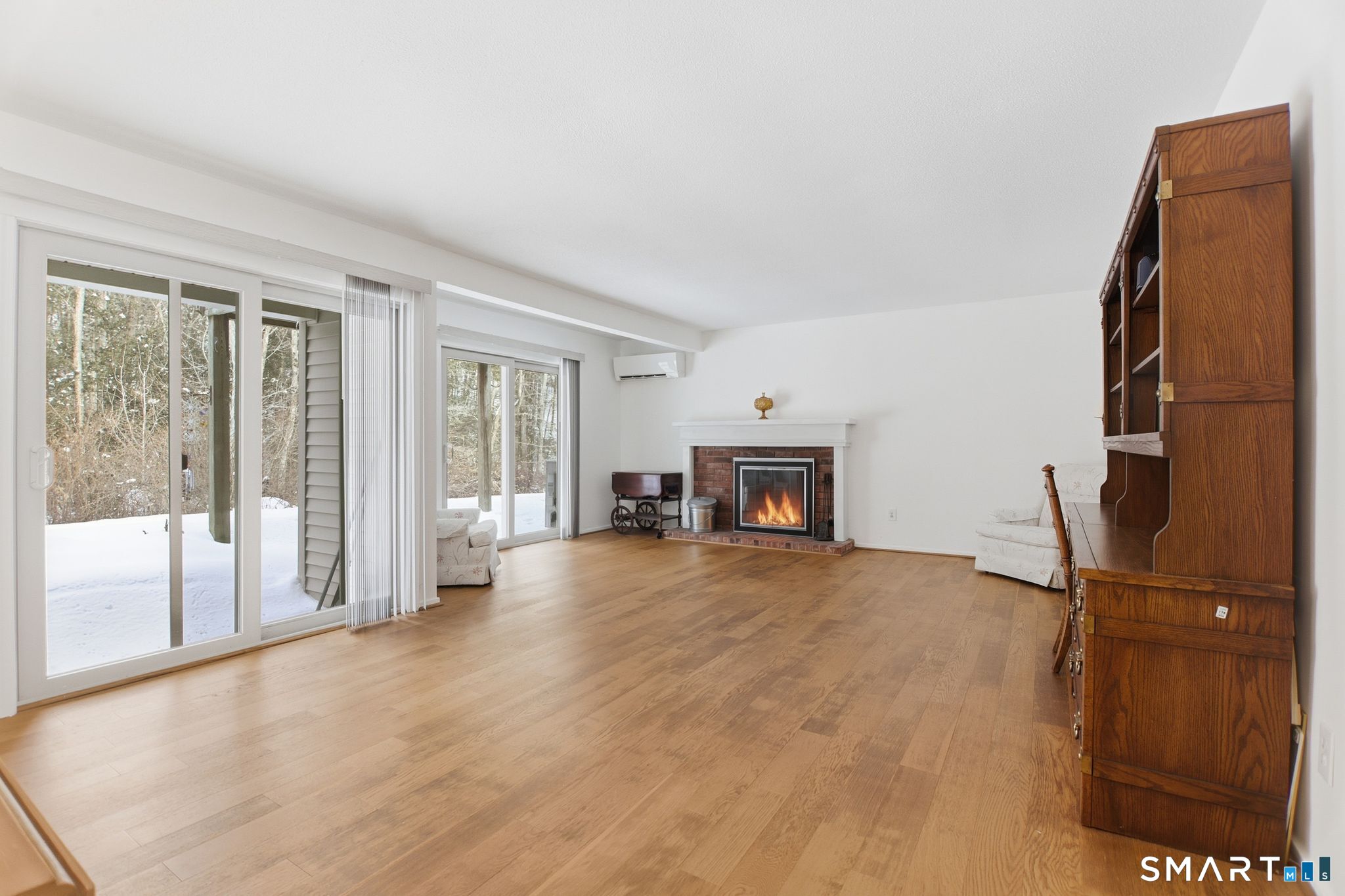 Photo 3 of 8 Carriage Drive, Simsbury, CT