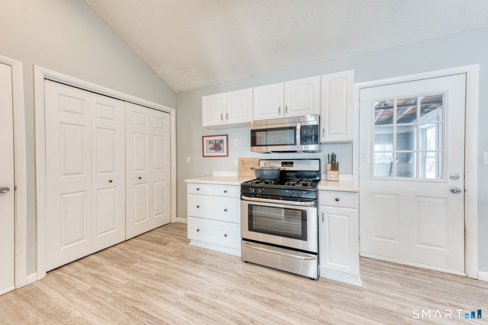 Photo 8 of 24 Lorraine Court, East Hartford, CT