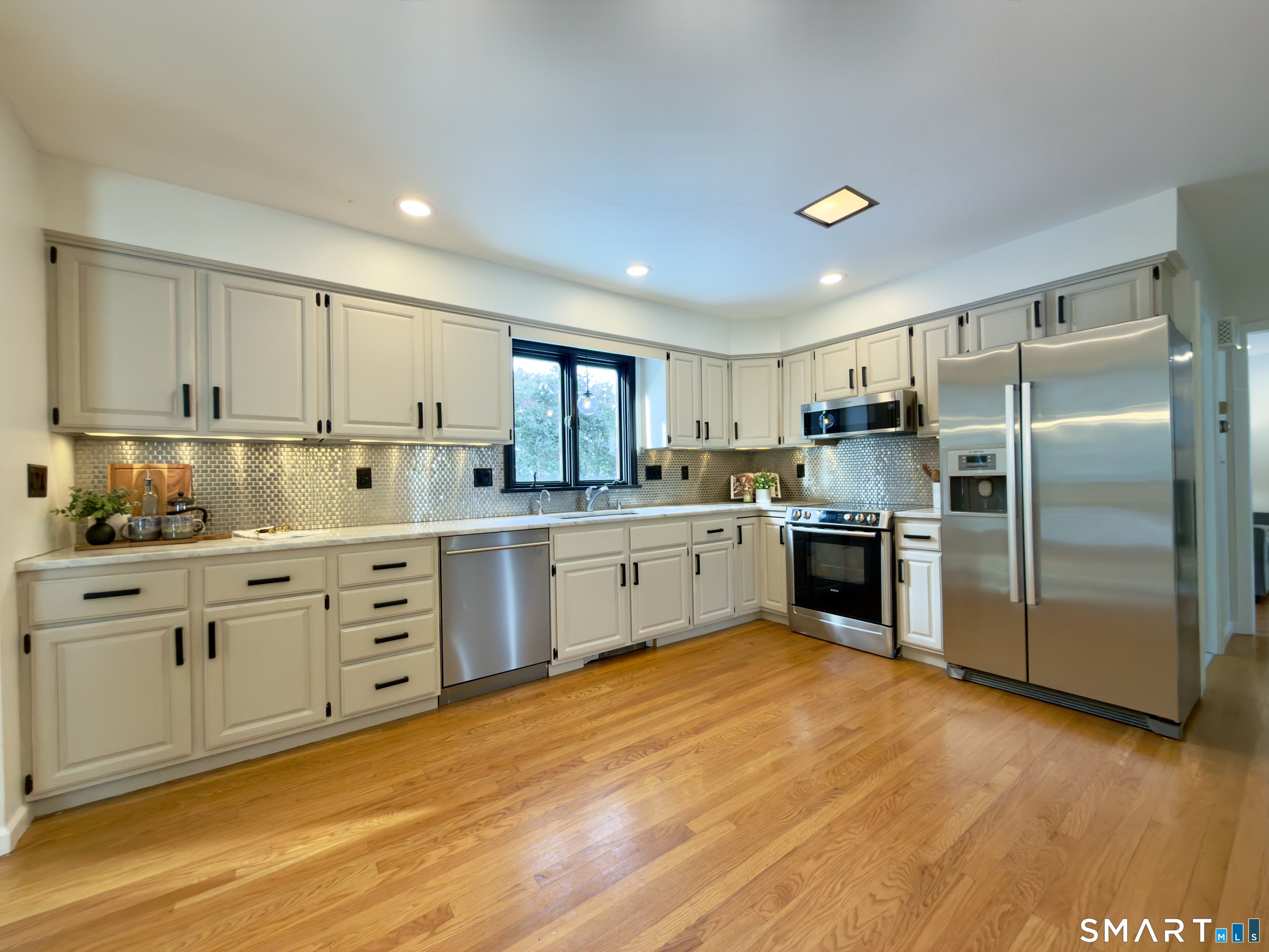 Homes for sale in Enfield, CT | 1 Patricia Cir, Enfield, CT 06082 | MLS# 24141362