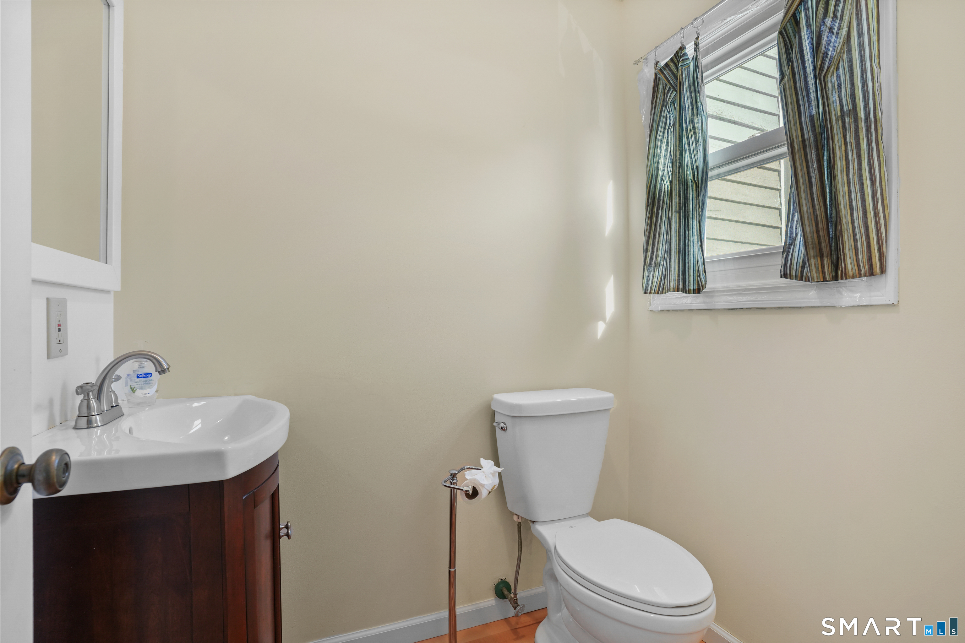 Photo 10 of 1655 Colony Road, Meriden, CT