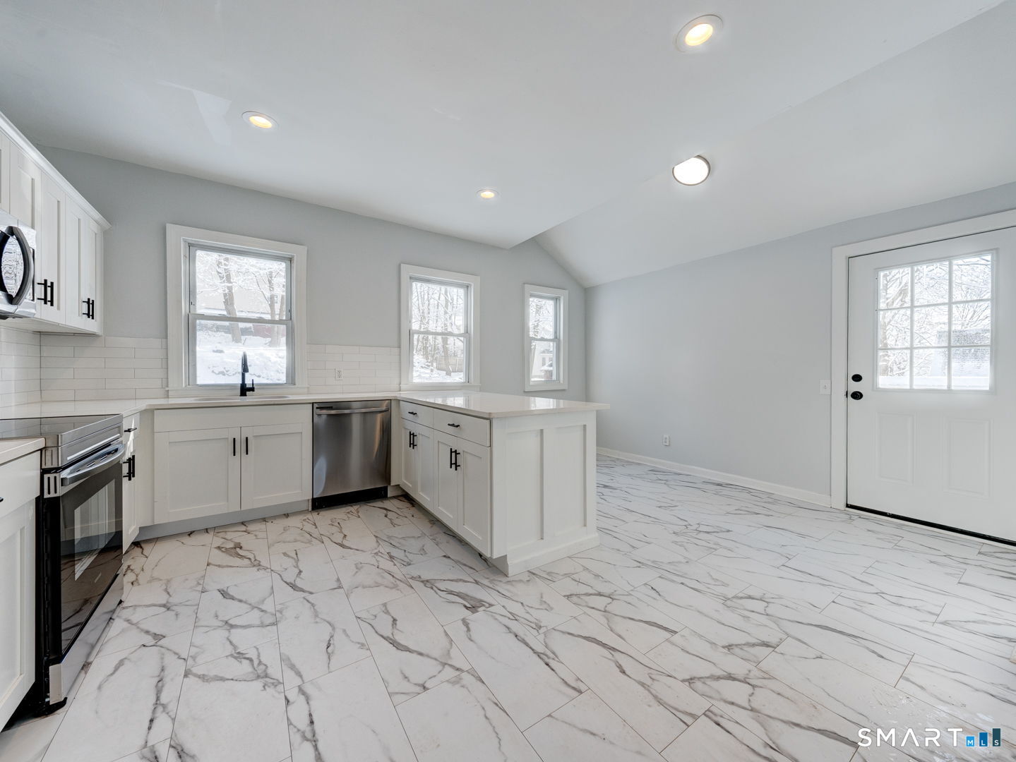 Photo 5 of 36 Bellevue Street, Waterbury, CT