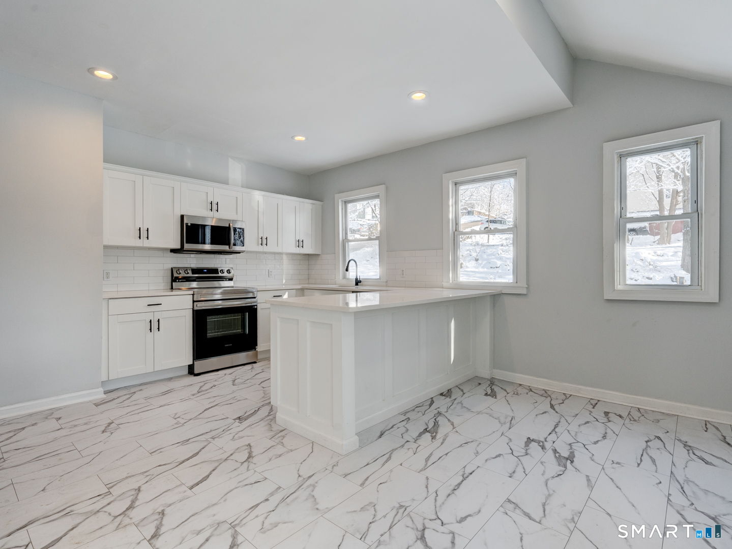 Photo 7 of 36 Bellevue Street, Waterbury, CT