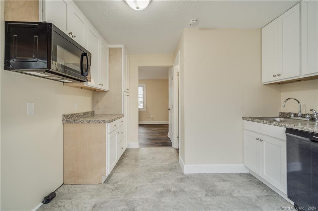 Photo 5 of 33 Muir Terrace, Southington, CT