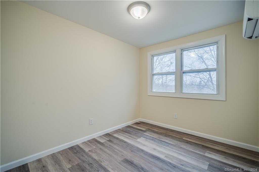 Photo 16 of 33 Muir Terrace, Southington, CT