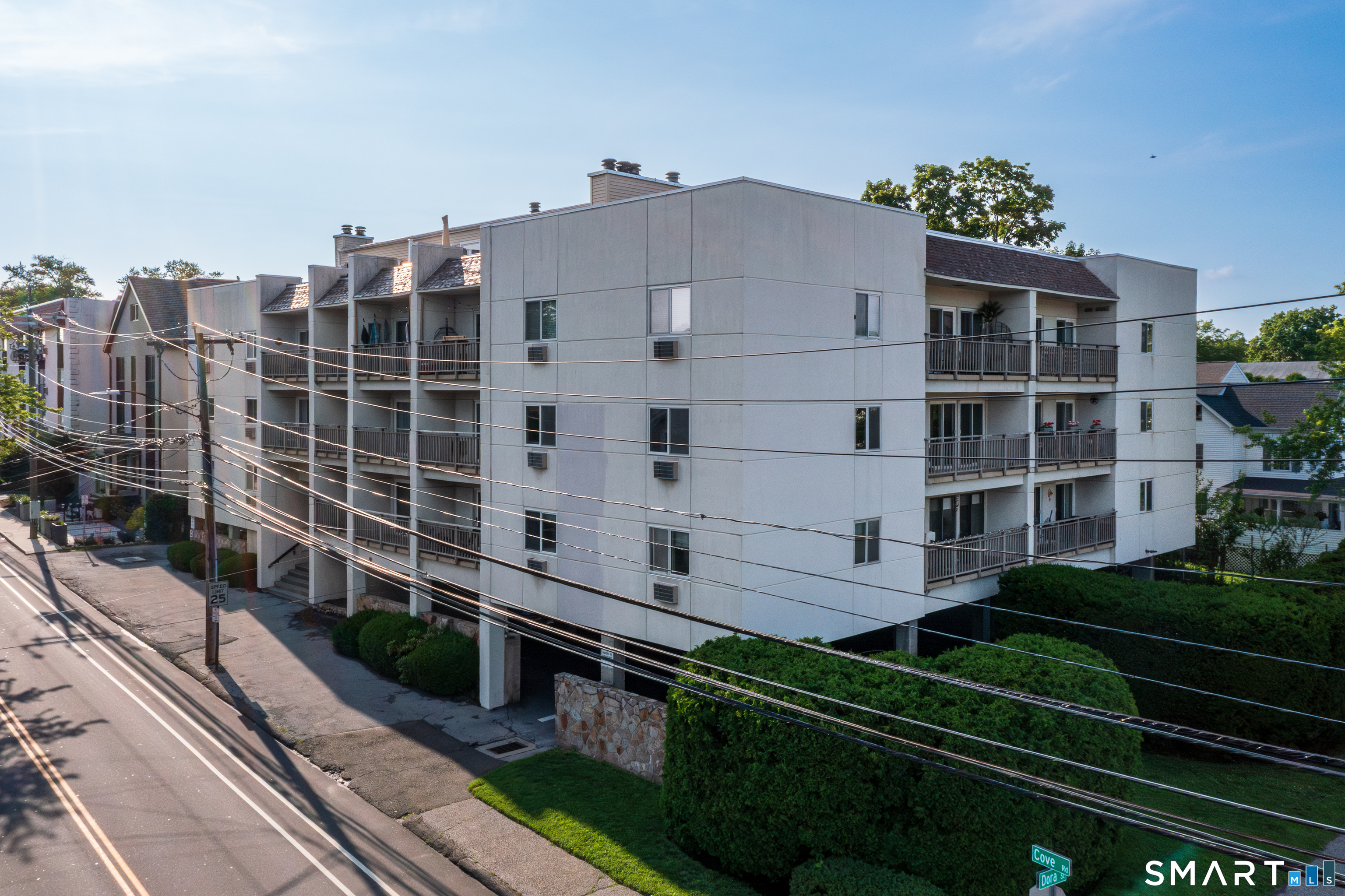 Homes for sale in Stamford, CT | 950 Cove Rd #B6, Stamford, CT 06902 | MLS# 24151374