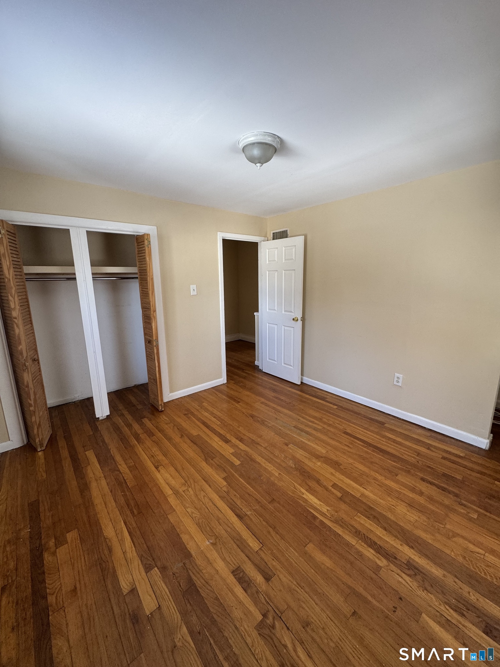 Photo 7 of 117 Dupont Place, Bridgeport, CT