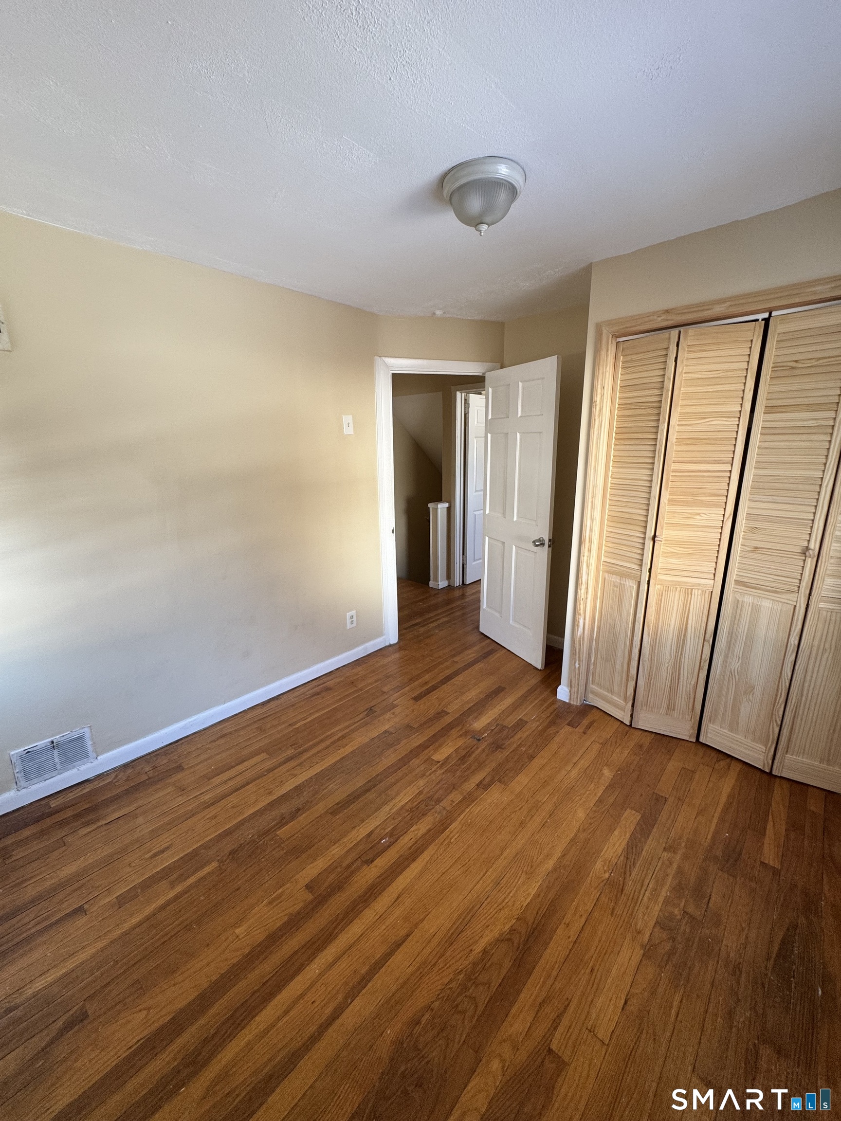 Photo 9 of 117 Dupont Place, Bridgeport, CT