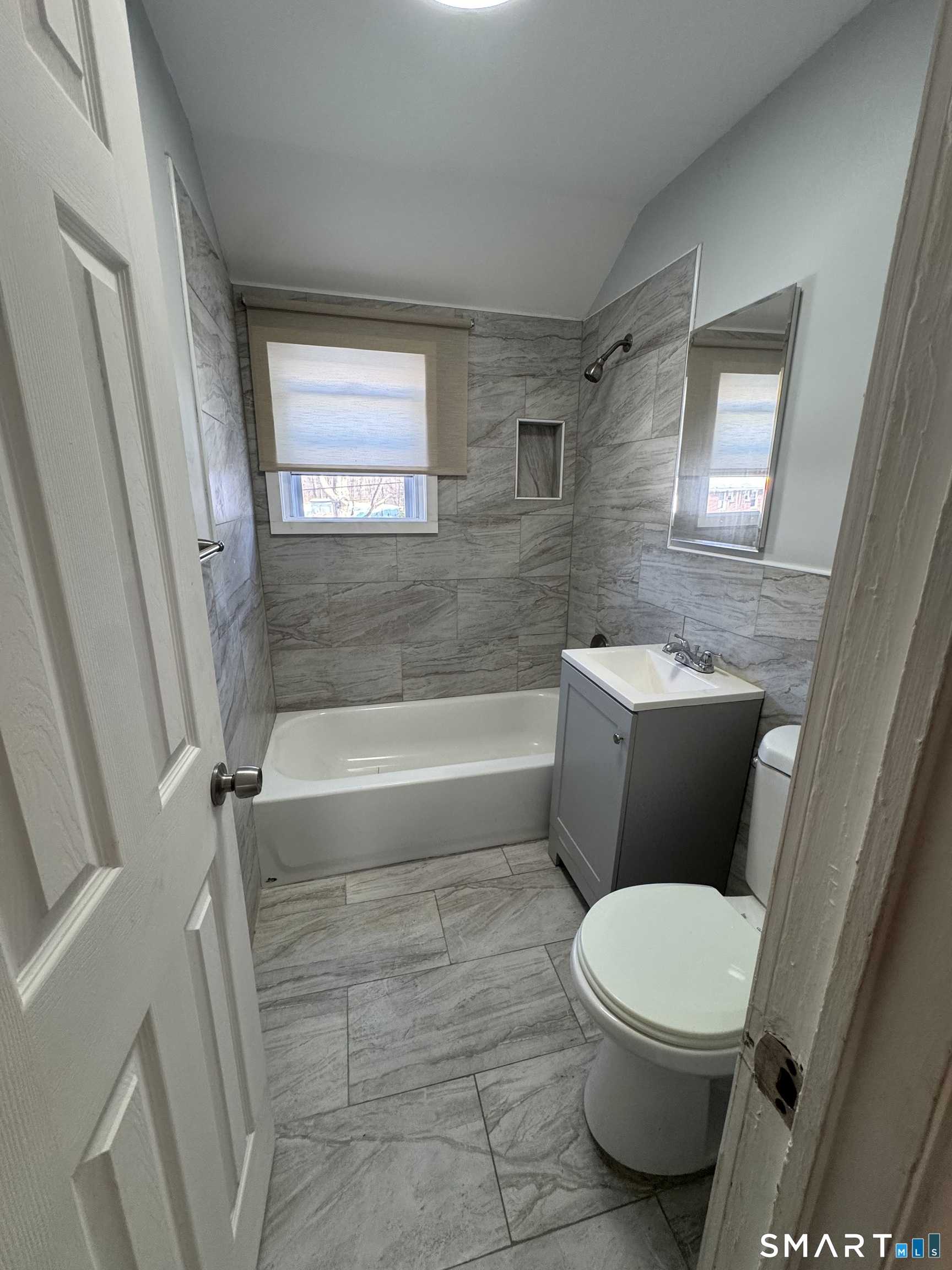 Photo 10 of 117 Dupont Place, Bridgeport, CT