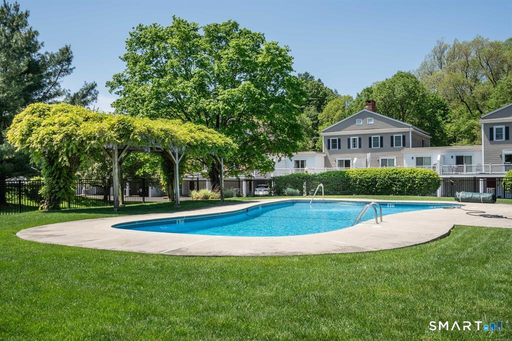 Homes for sale in West Hartford, CT | 580 Mountain Rd #APT C, West Hartford, CT 06117 | MLS# 24145795