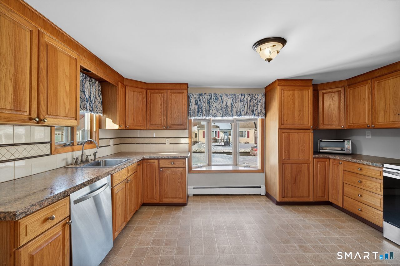 Photo 5 of 193 Greenfield Avenue, Stratford, CT