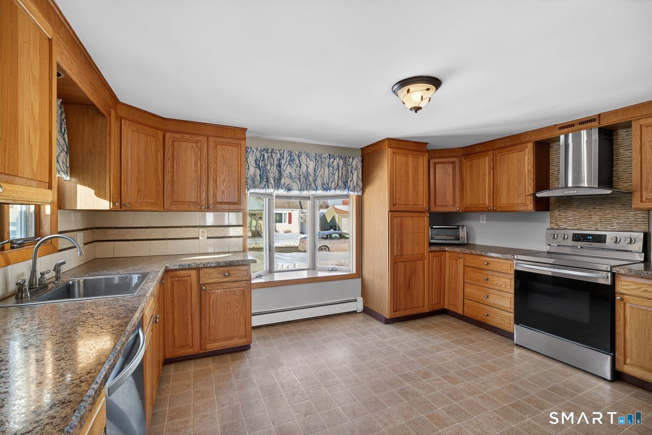 Photo 6 of 193 Greenfield Avenue, Stratford, CT