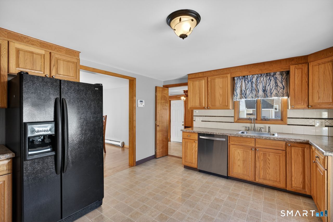 Photo 7 of 193 Greenfield Avenue, Stratford, CT