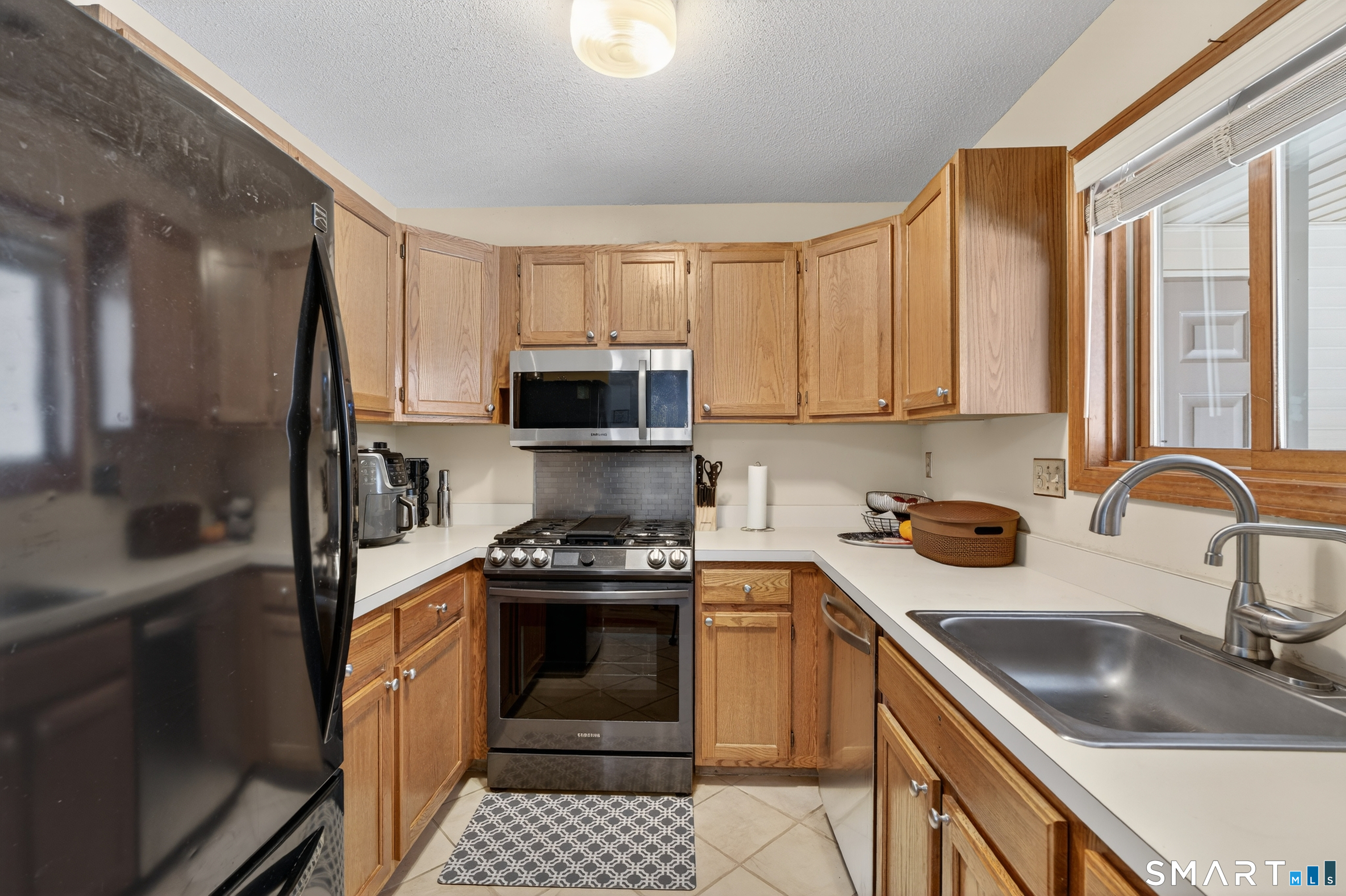 Homes for sale in Naugatuck, CT | 140 Barn Finch Cir #140, Naugatuck, CT 06770 | MLS# 24151733