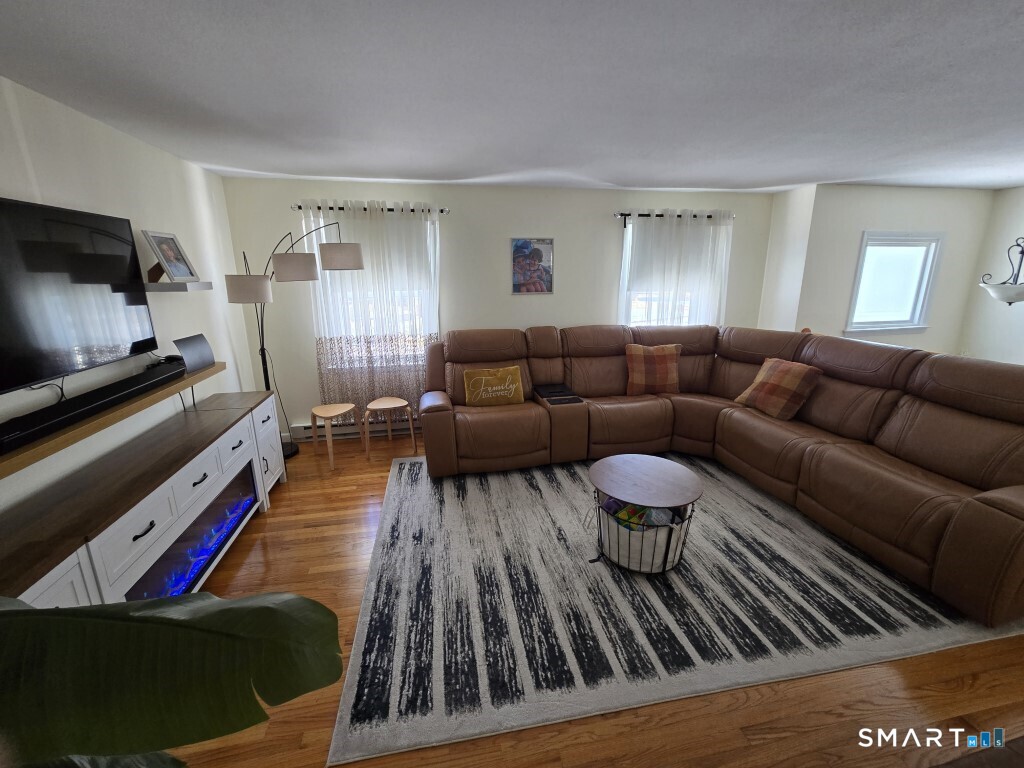 Homes for sale in Cheshire, CT | 355 Redwood Ln, Cheshire, CT 06410 | MLS# 24152204