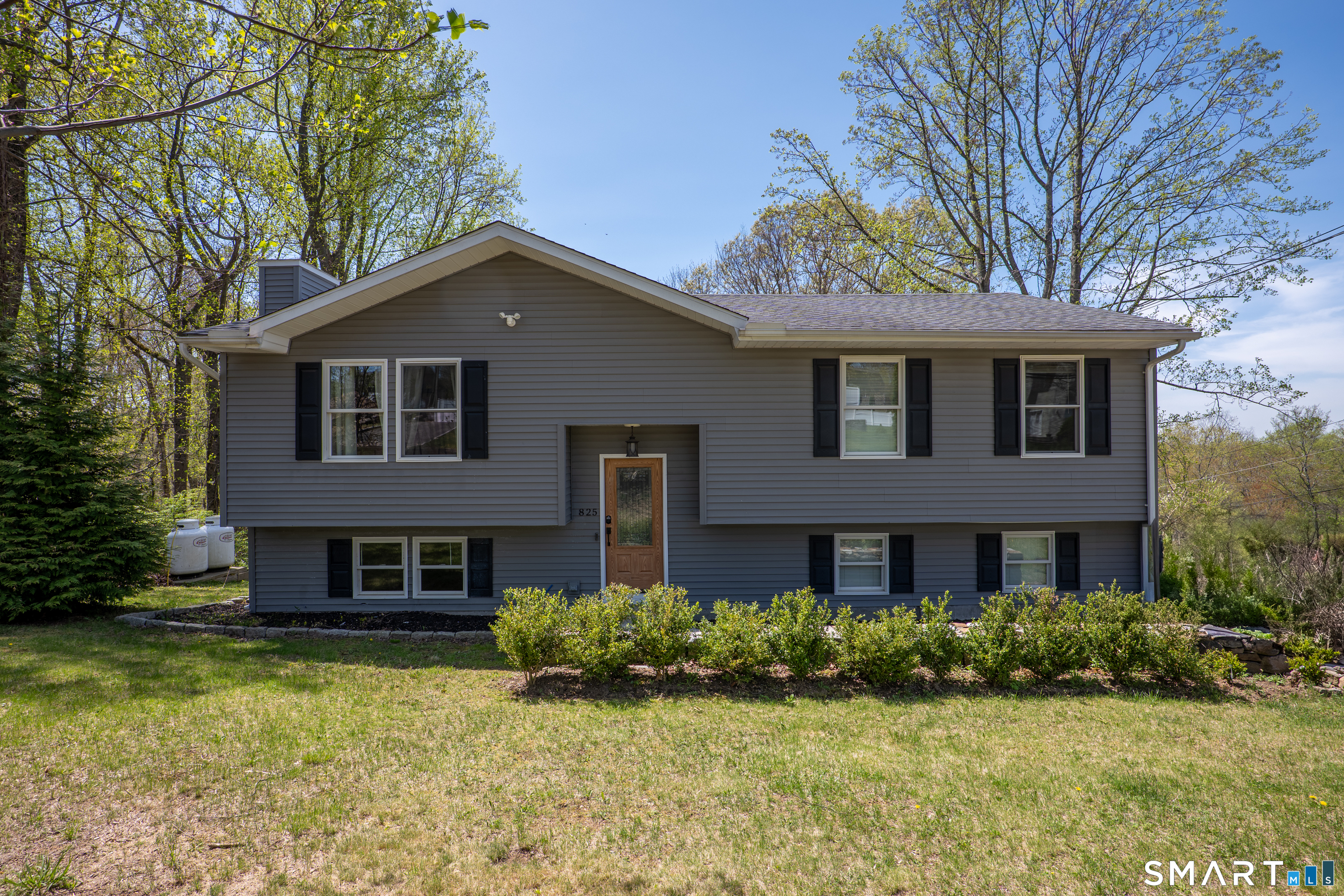 Homes for sale in Naugatuck, CT | 825 Maple Hill Rd, Naugatuck, CT 06770 | MLS# 24152236