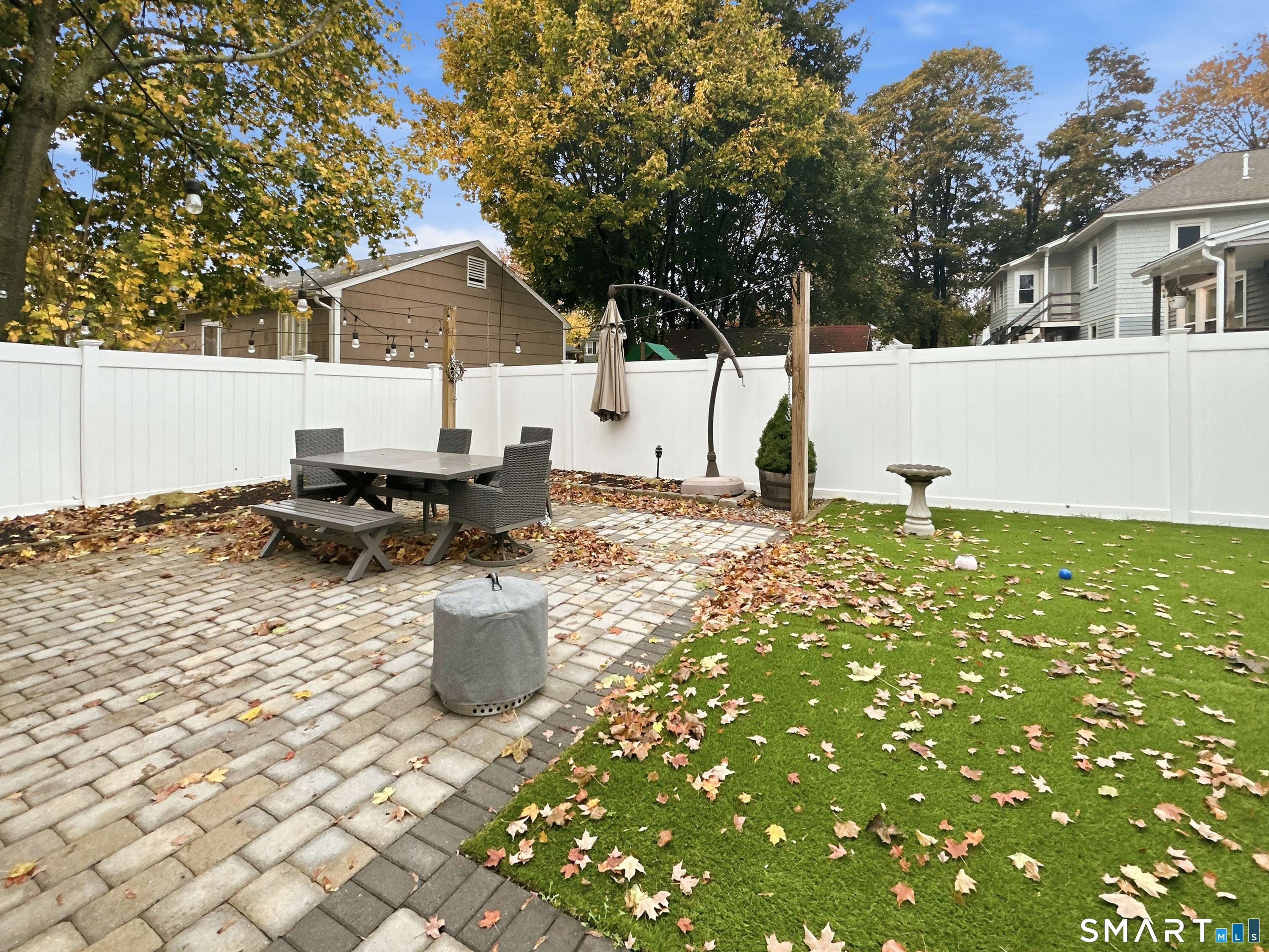 Homes for sale in Fairfield, CT | 25 Helen St, Fairfield, CT 06824 | MLS# 24152286