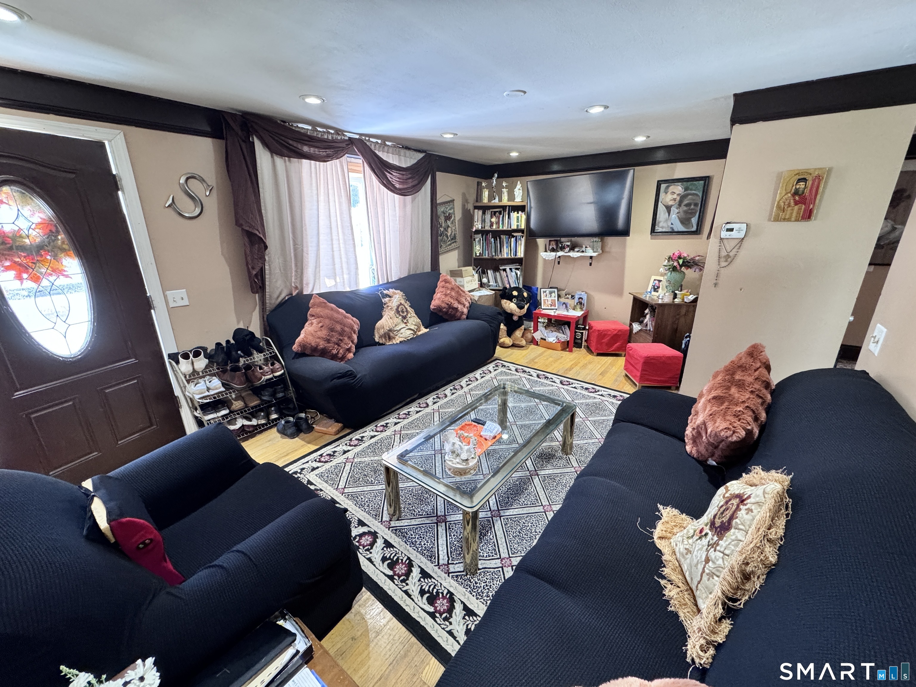 Homes for sale in Fairfield, CT | 214 York Rd, Fairfield, CT 06825 | MLS# 24152507