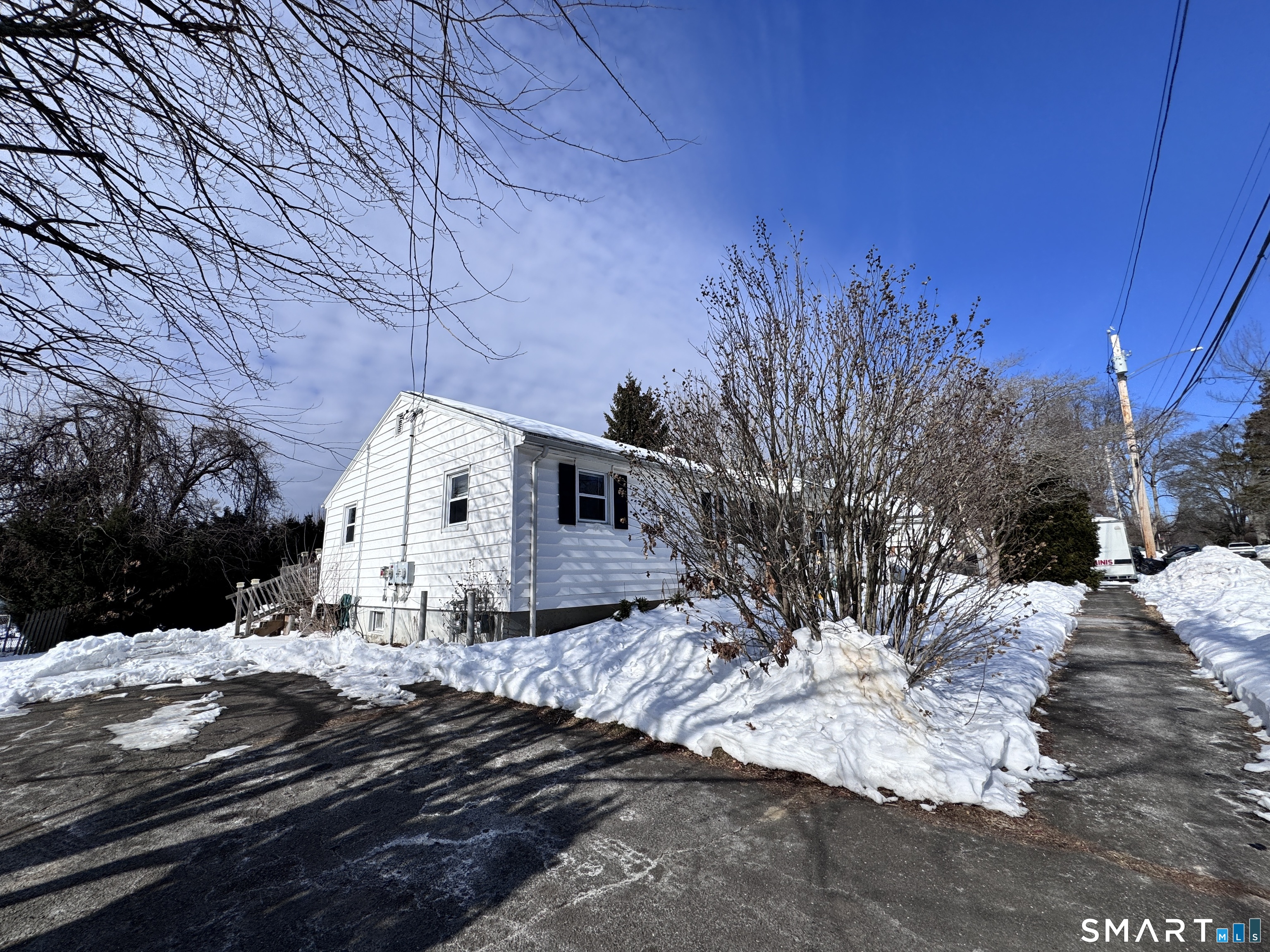 Homes for sale in Fairfield, CT | 214 York Rd, Fairfield, CT 06825 | MLS# 24152507