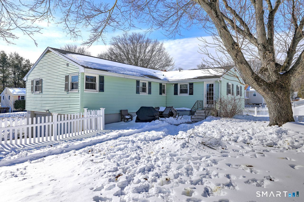 Homes for sale in Stratford, CT | 280 Goldbach Dr, Stratford, CT 06614 | MLS# 24149984