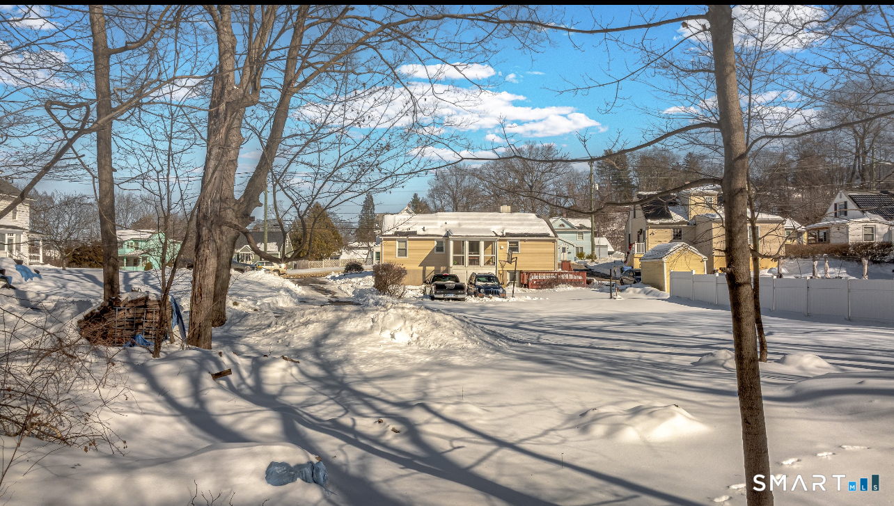 136 Pearl Lake, Waterbury, 06706, 3 Bedrooms Bedrooms, 0 ,2 BathroomsBathrooms,Single Family For Sale,For Sale,Pearl Lake,0,24152614