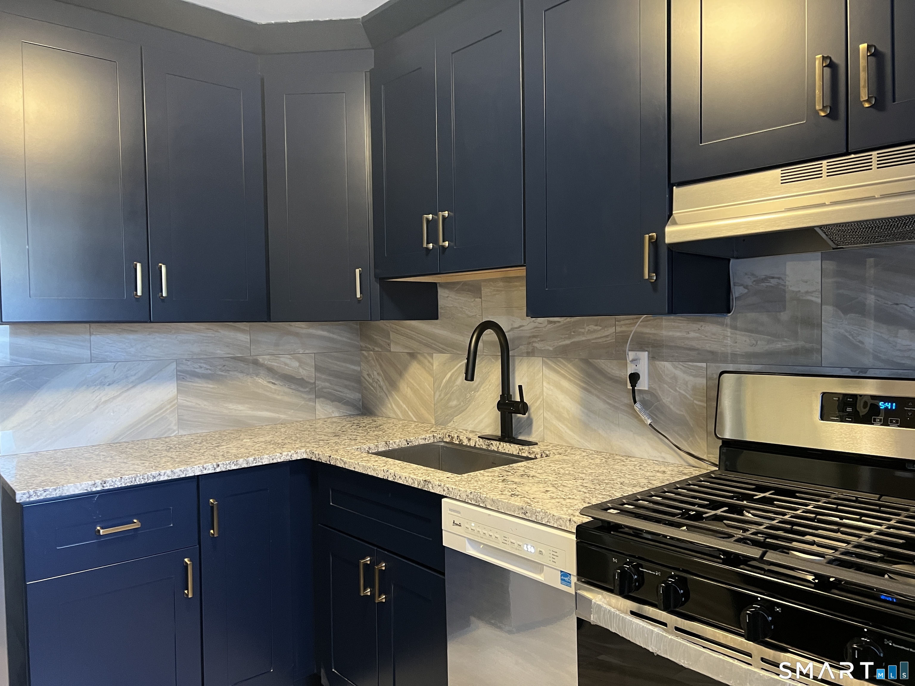 Homes for sale in Stamford, CT | 91 Strawberry Hill Ave #APT 139, Stamford, CT 06902 | MLS# 24144410