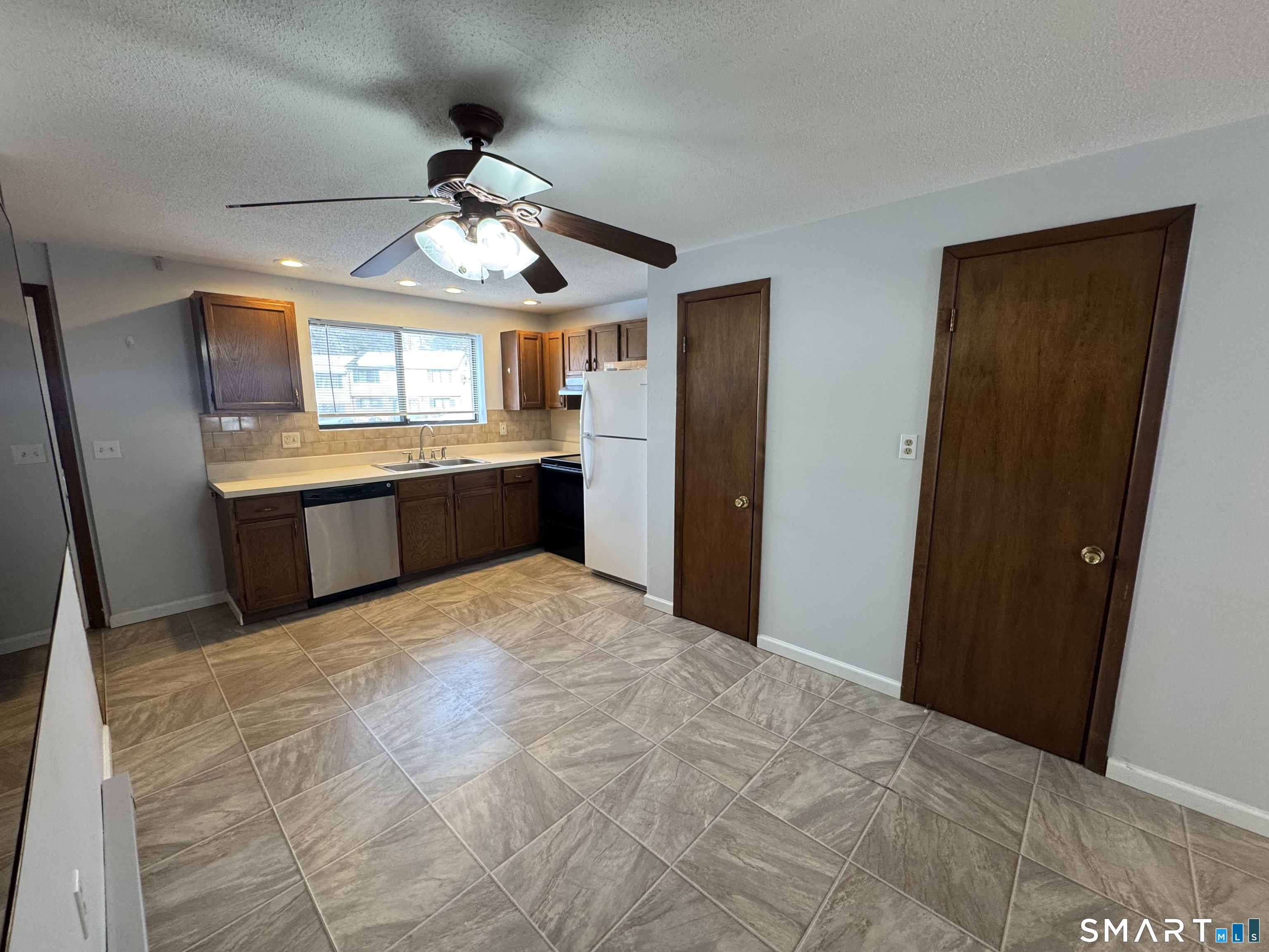 Homes for sale in Naugatuck, CT | 39 Horton Hill Rd #10I, Naugatuck, CT 06770 | MLS# 24153101