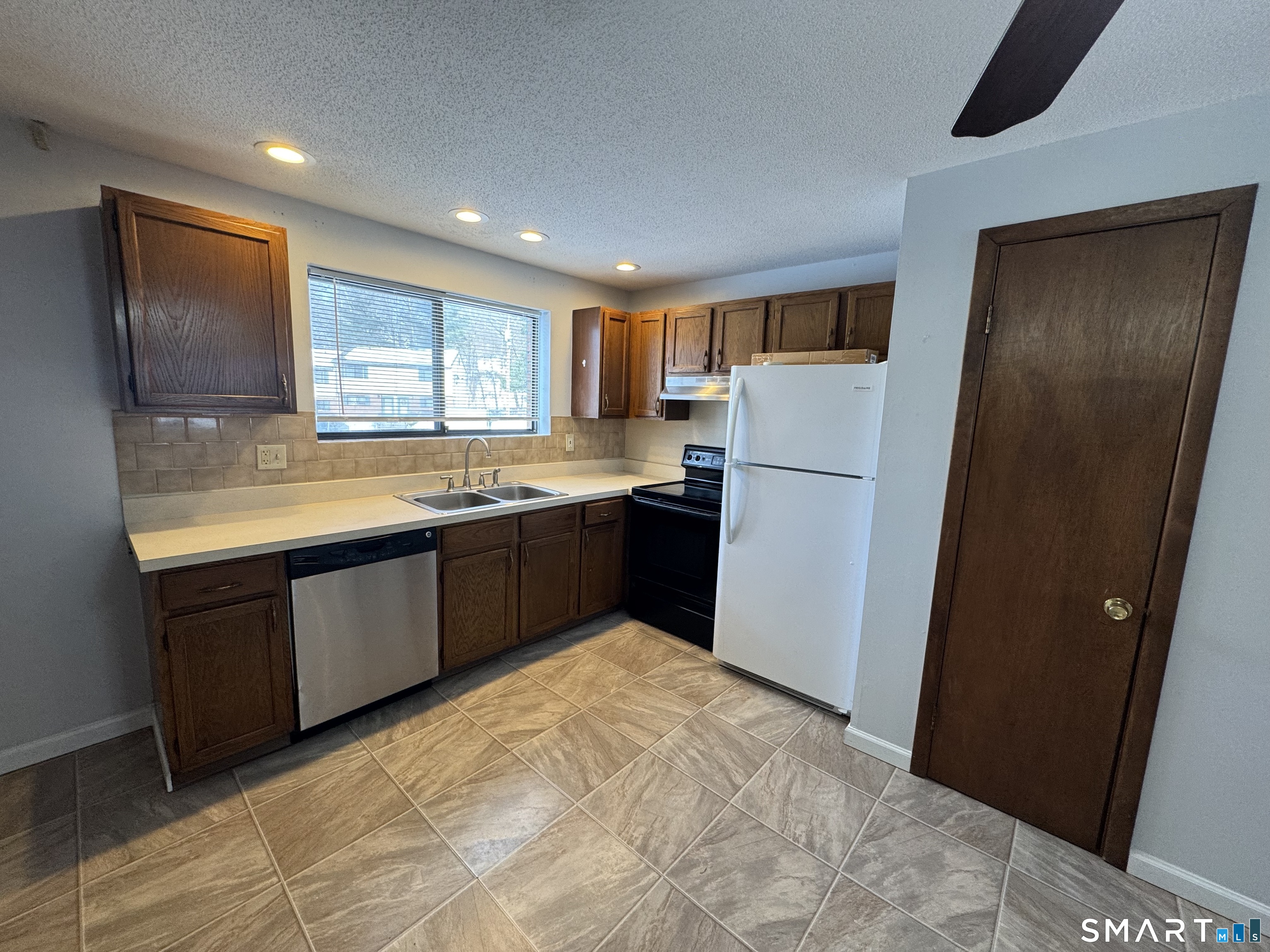 Homes for sale in Naugatuck, CT | 39 Horton Hill Rd #10I, Naugatuck, CT 06770 | MLS# 24153101