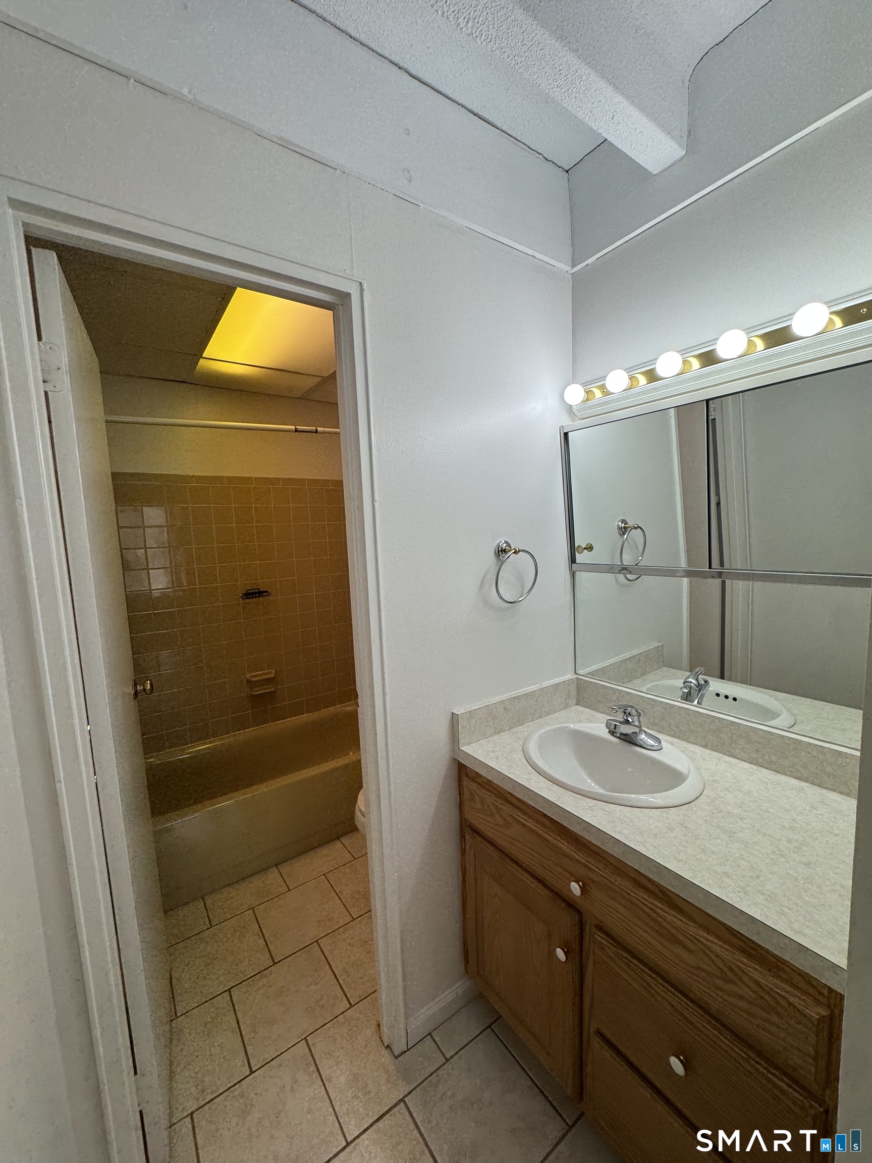 Homes for sale in Manchester, CT | 20 Prospect St #APT 64, Manchester, CT 06040 | MLS# 24153105