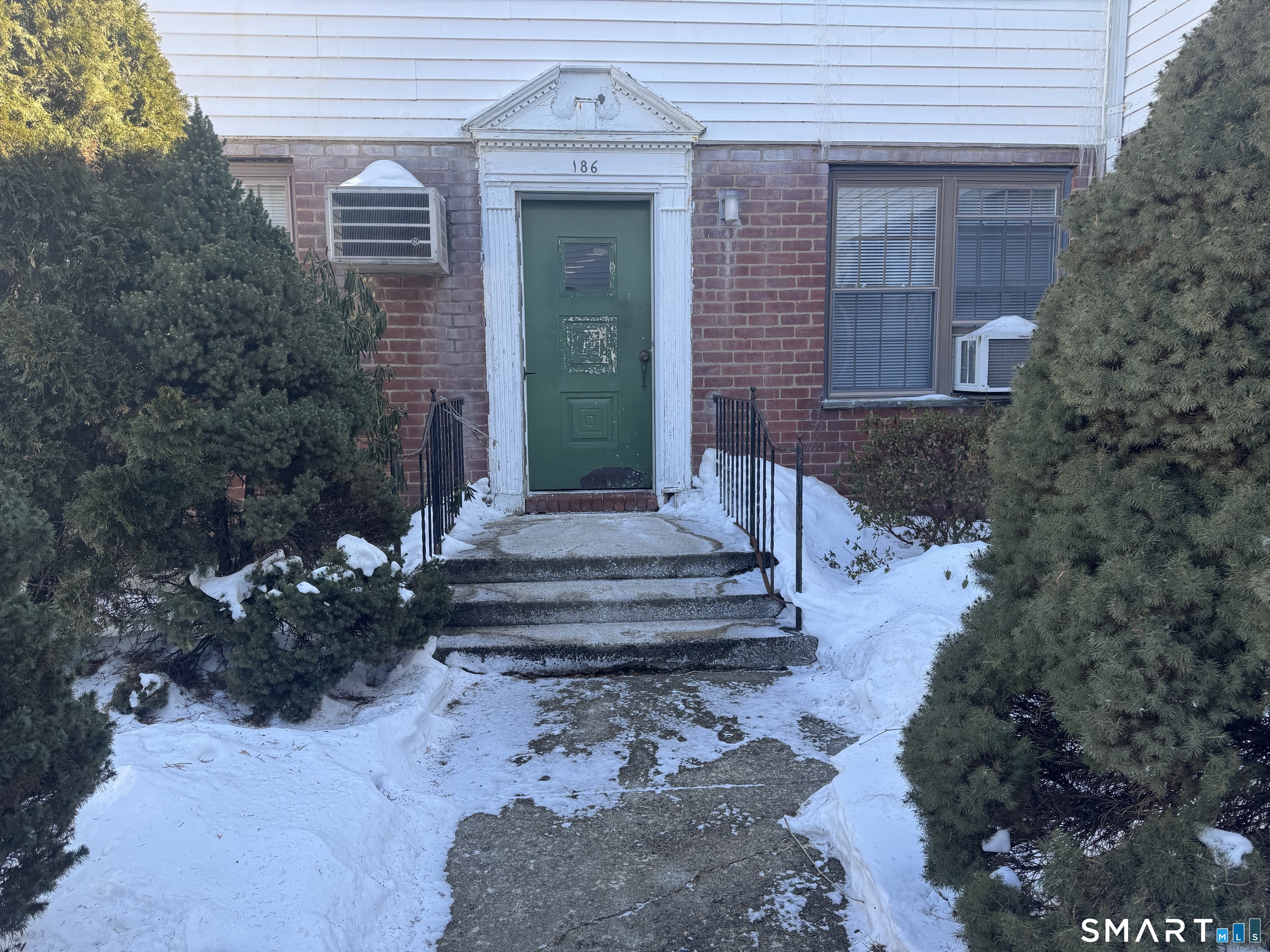 Homes for sale in Bridgeport, CT | 186 Louisiana Ave #D, Bridgeport, CT 06610 | MLS# 24153184