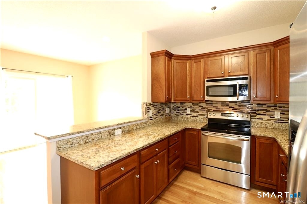 Photo 4 of 15 Gianna Drive, Manchester, CT