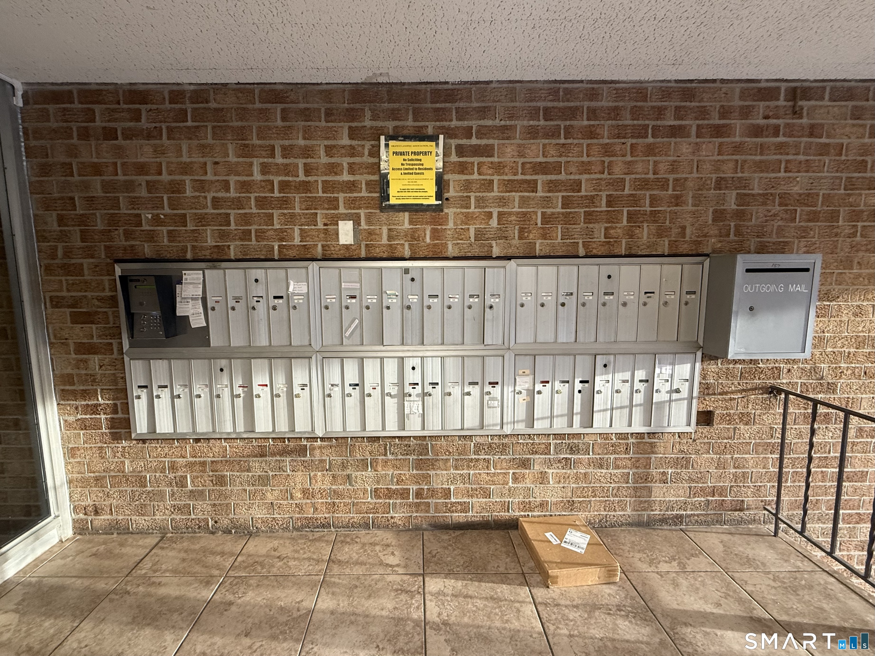 Homes for sale in West Haven, CT | 157 Bull Hill Ln #APT 102, West Haven, CT 06516 | MLS# 24155419