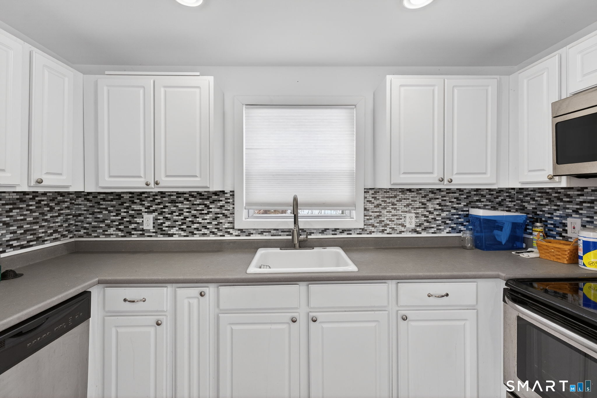 Homes for sale in Montville, CT | 31 Bridge St, Montville, CT 06353 | MLS# 24155494