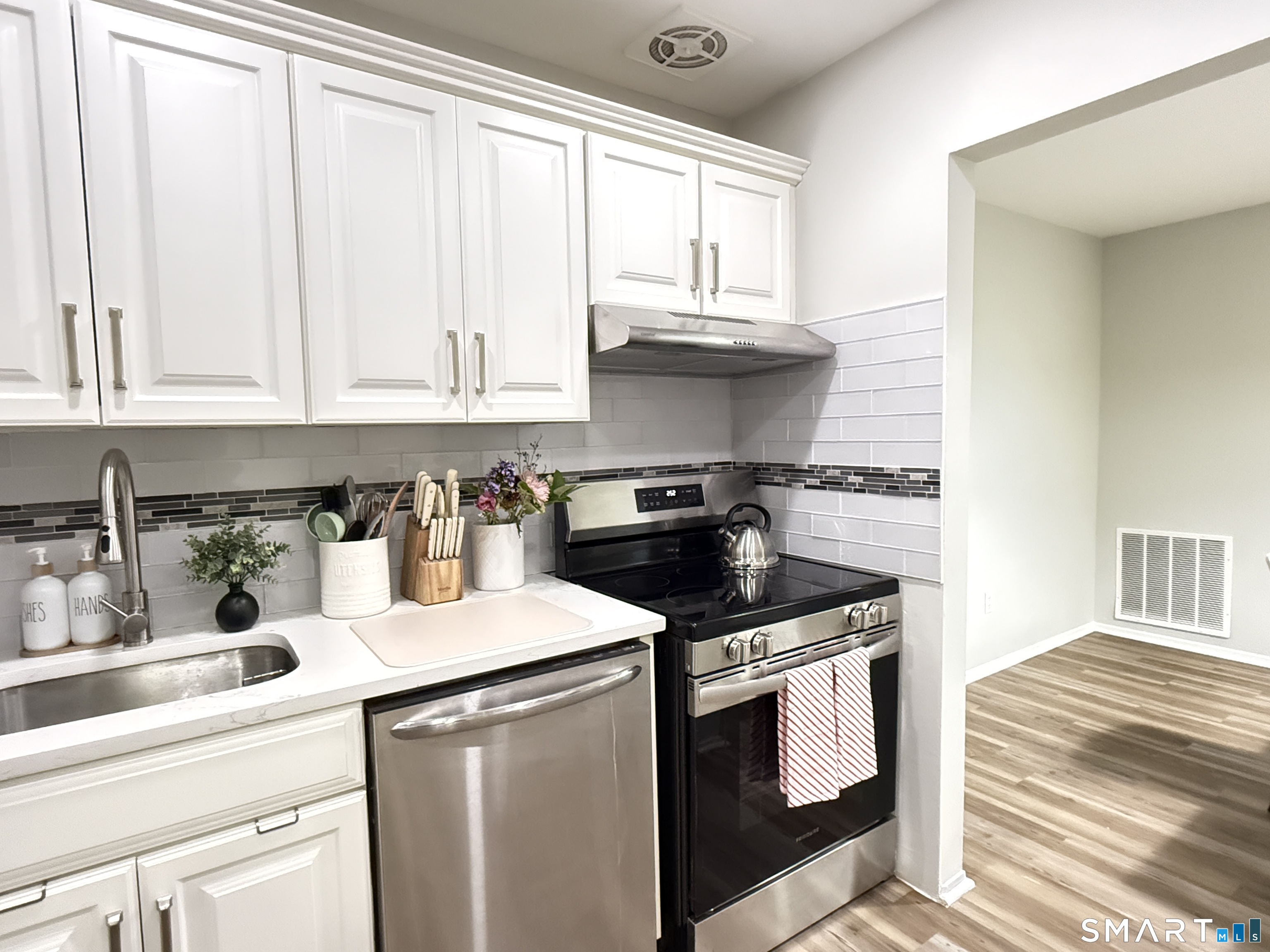 Homes for sale in Bridgeport, CT | 50 Greenhouse Rd #49C, Bridgeport, CT 06606 | MLS# 24155551