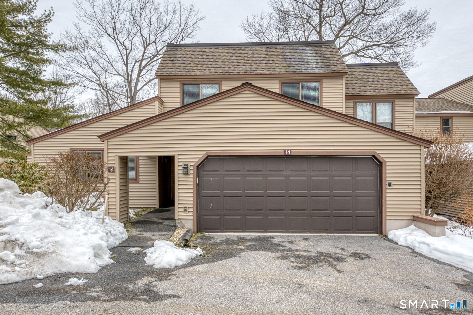 Homes for sale in Avon, CT | 14 Walnut Ln #14, Avon, CT 06001 | MLS# 24154898