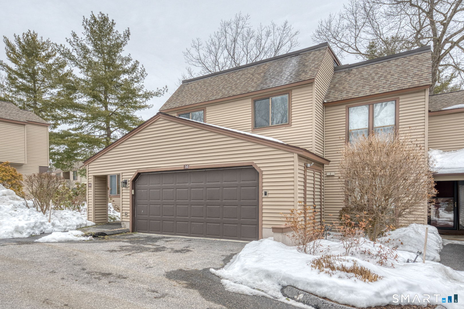 Homes for sale in Avon, CT | 14 Walnut Ln #14, Avon, CT 06001 | MLS# 24154898